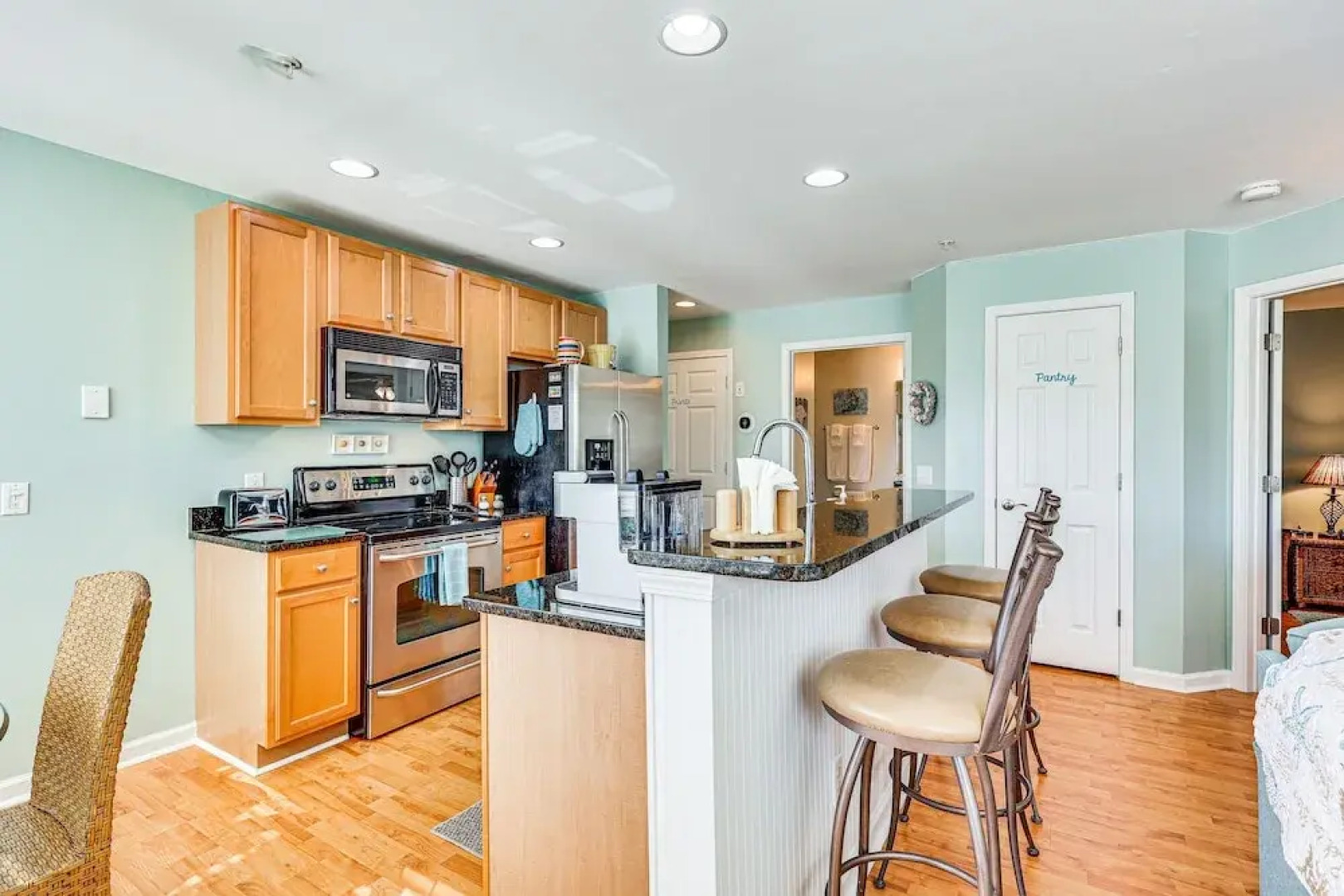 Marina & Beach Club Access: Condo in Southport