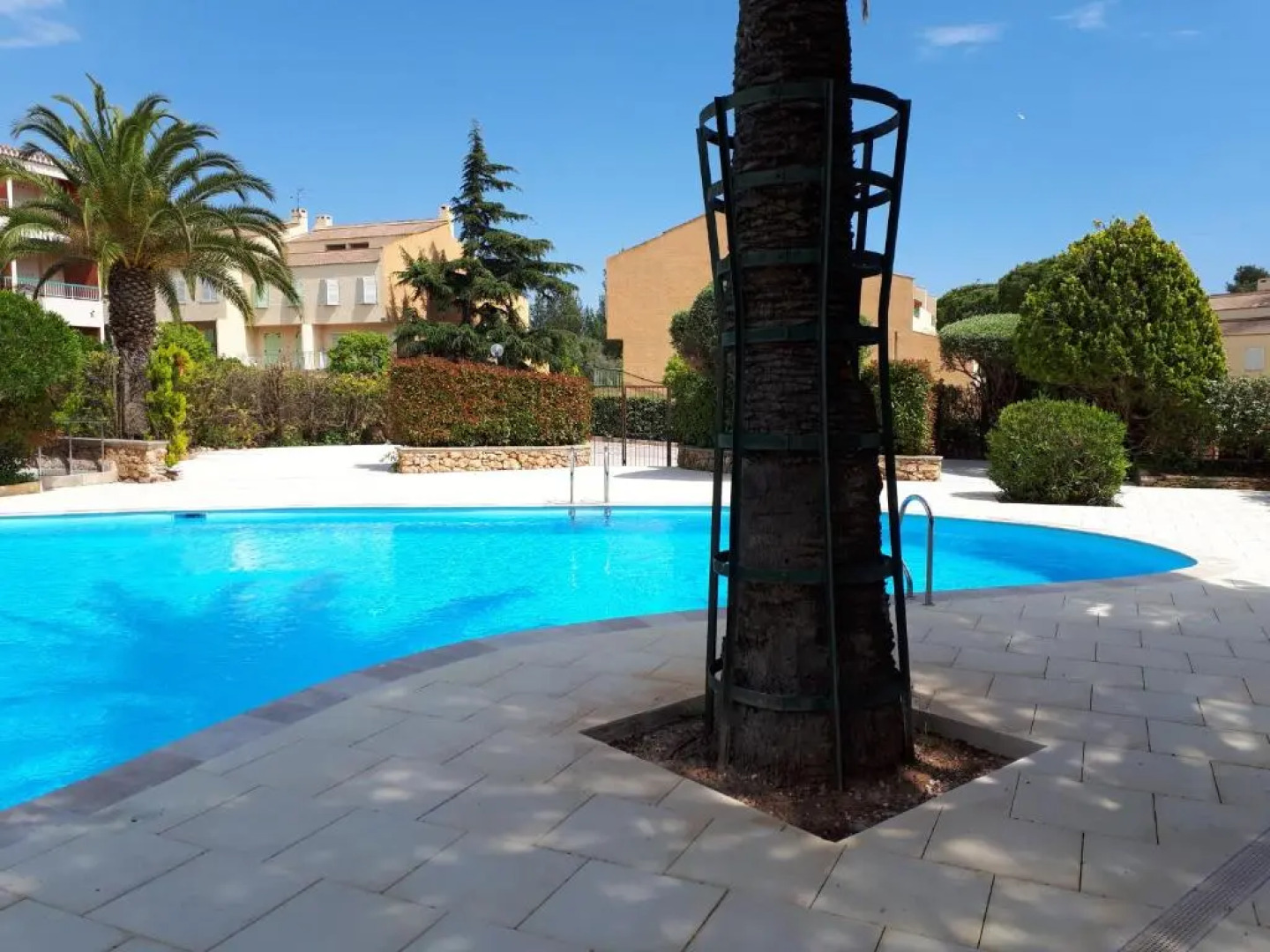 Studio 2 + 2 dans résidence avec piscine