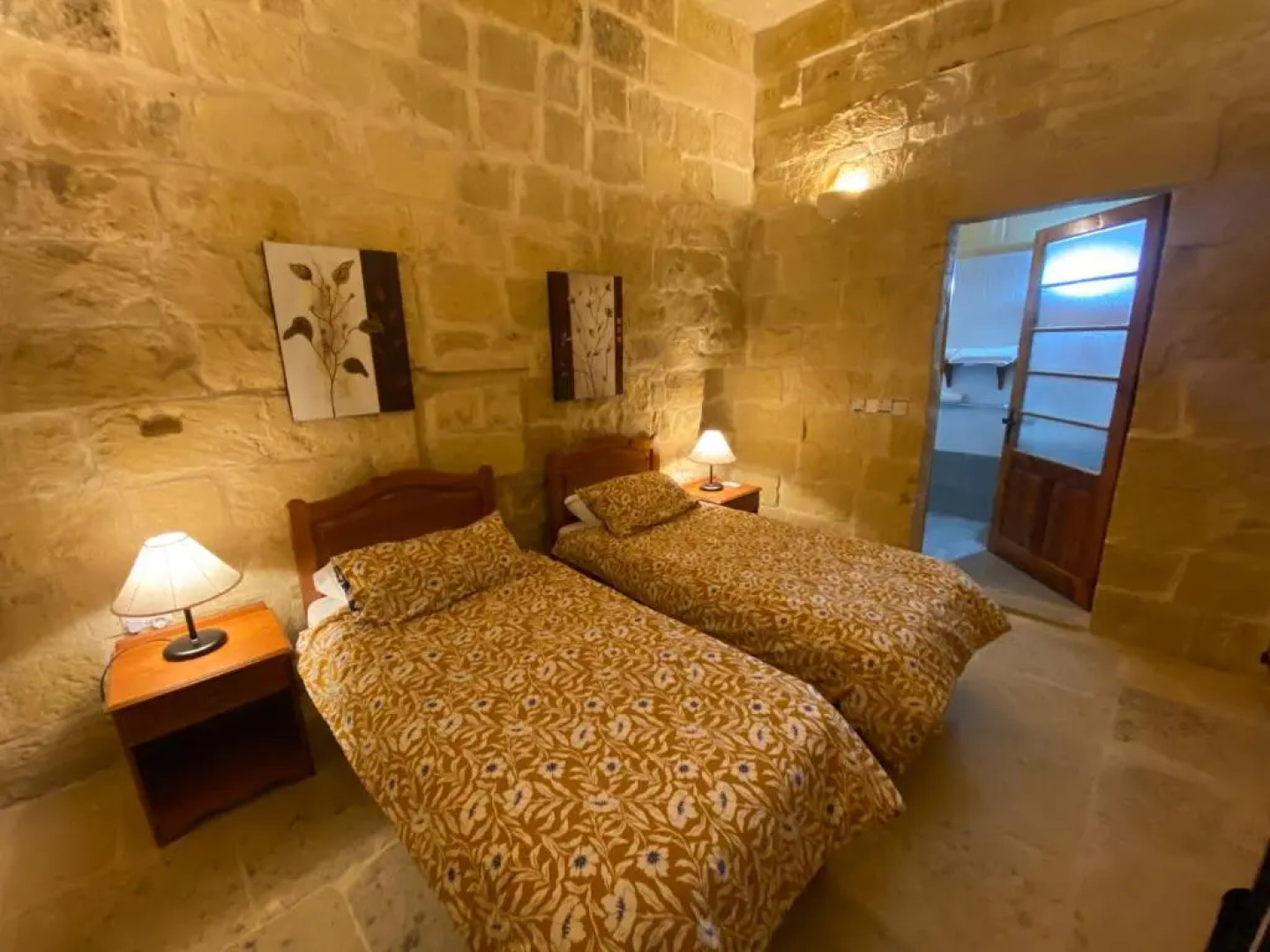 Farmhouse Razzett Cora