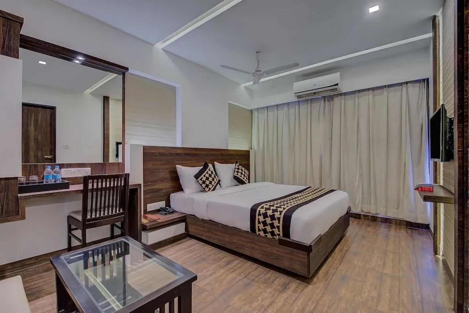 Edition O 30007 Crown Inn Panvel