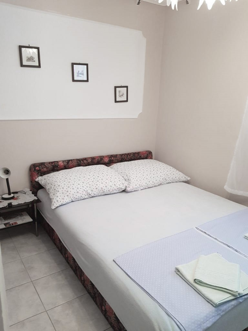 Room Makaj - 80 m from the beach : R1 Cove Basina (Jelsa), Island Hvar