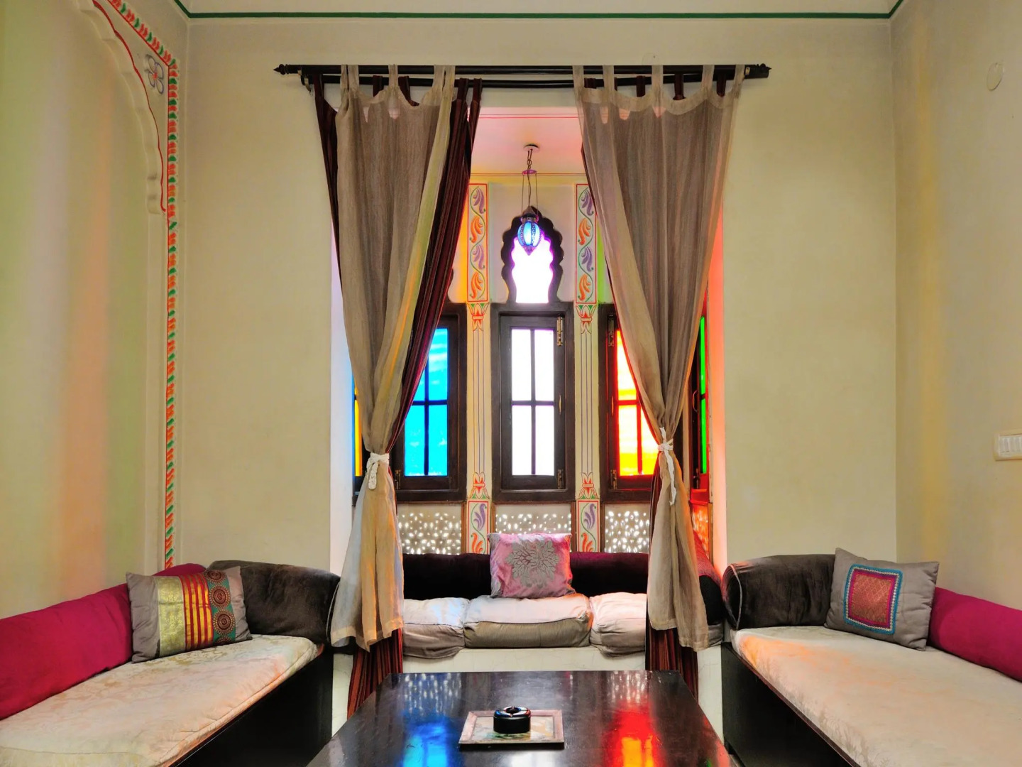Jyoti Mahal A Royal Heritage Hotel - 5 Mins from New Delhi Railway station & 2Mins From Metro