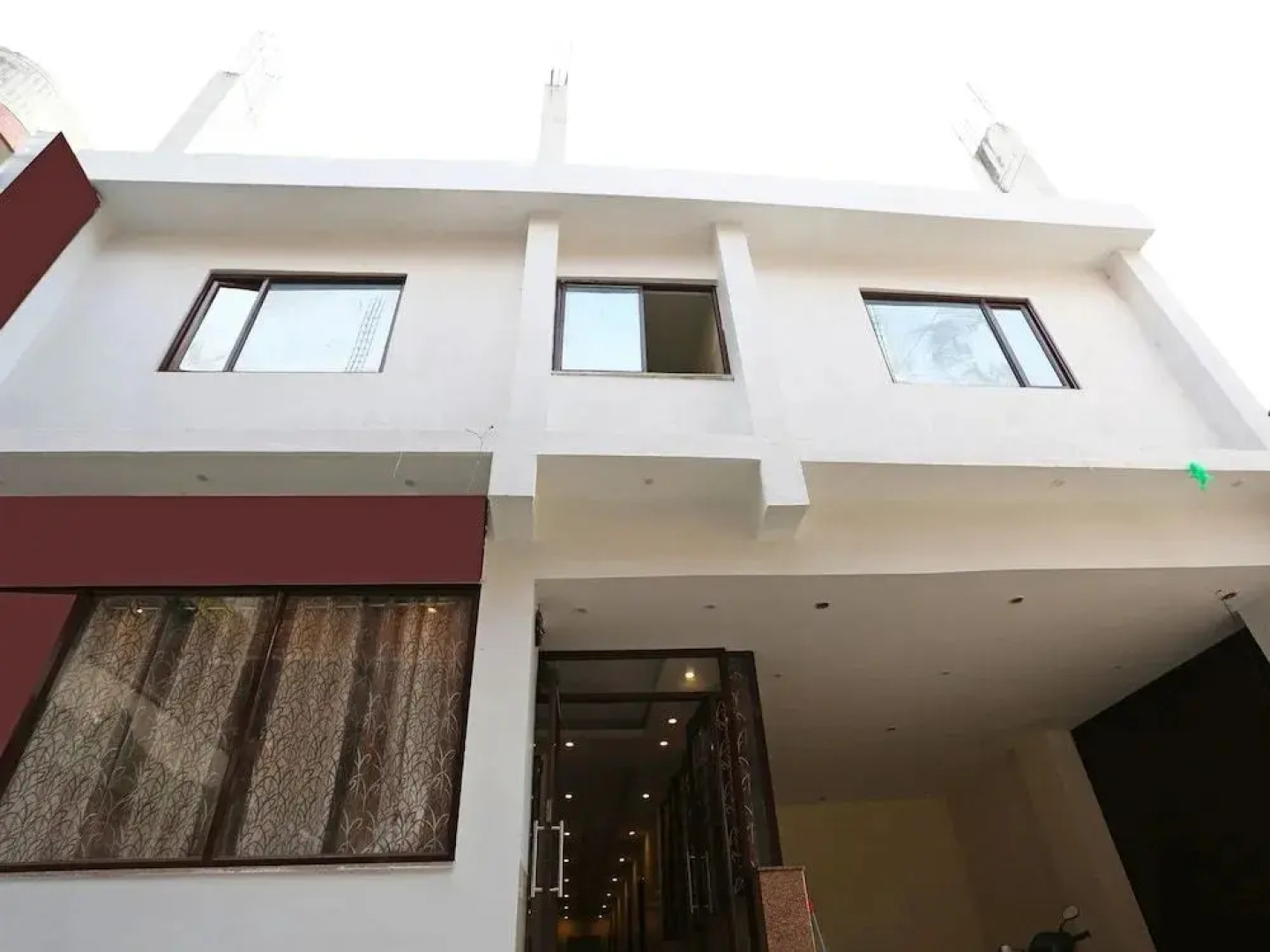 Hotel Anuradha Palace