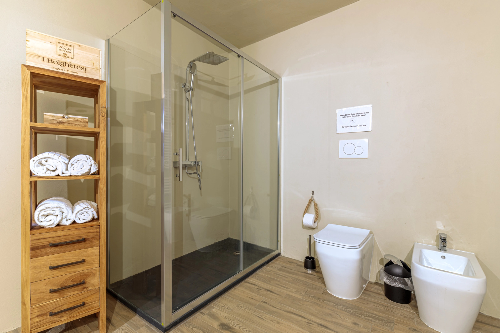 Cascina Liebe with sauna among vineyards
