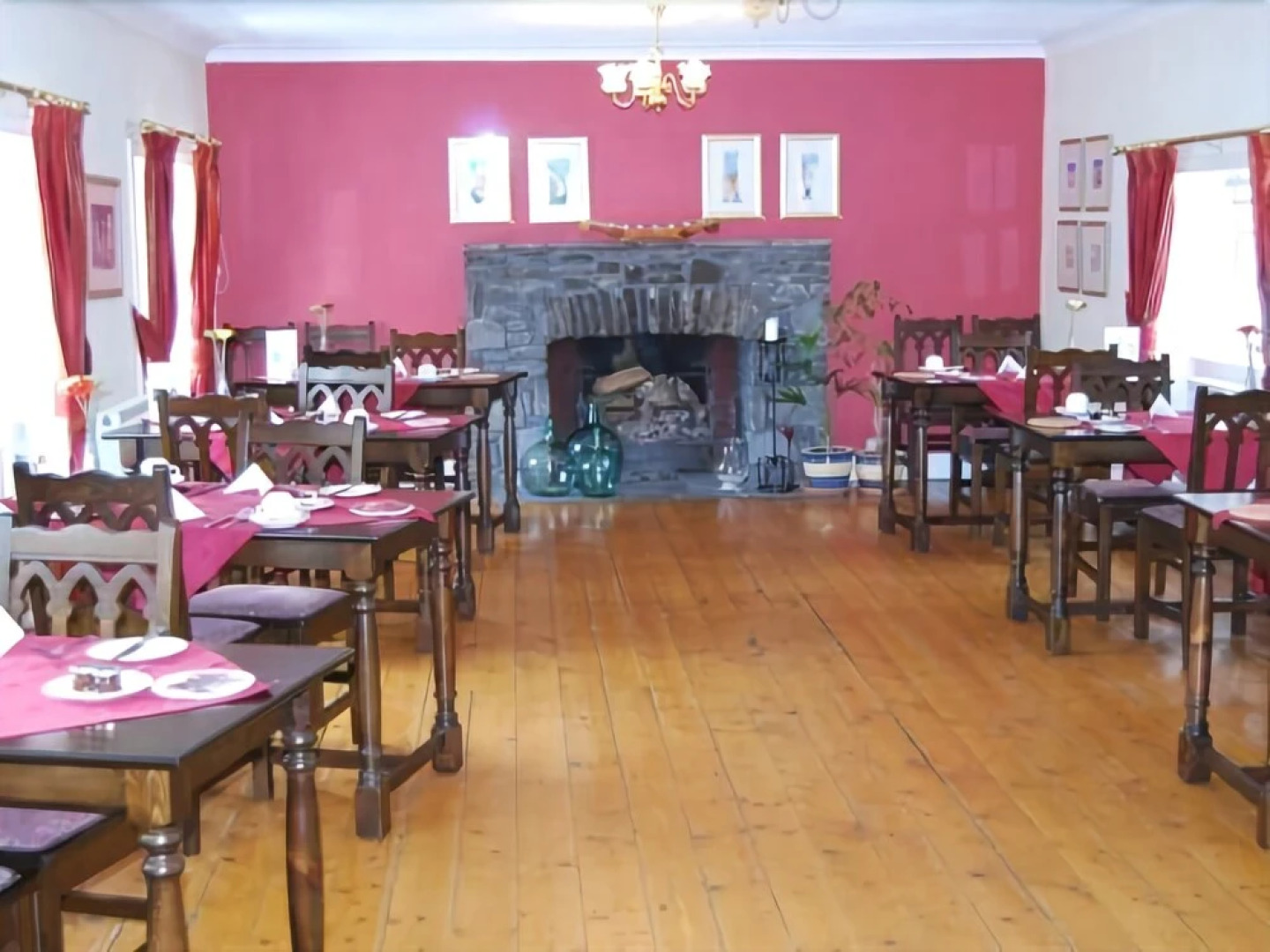 The Bridge Of Lochay Hotel