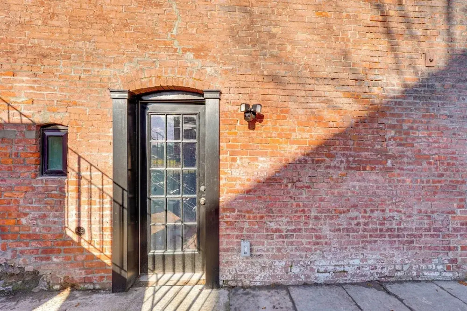 Walk to Waterfront: Chic Hudson Valley Garden Apt