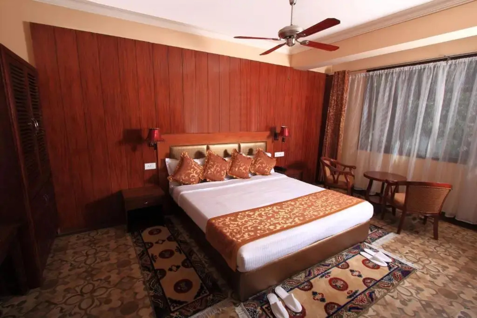 Yarlam Portico Resort