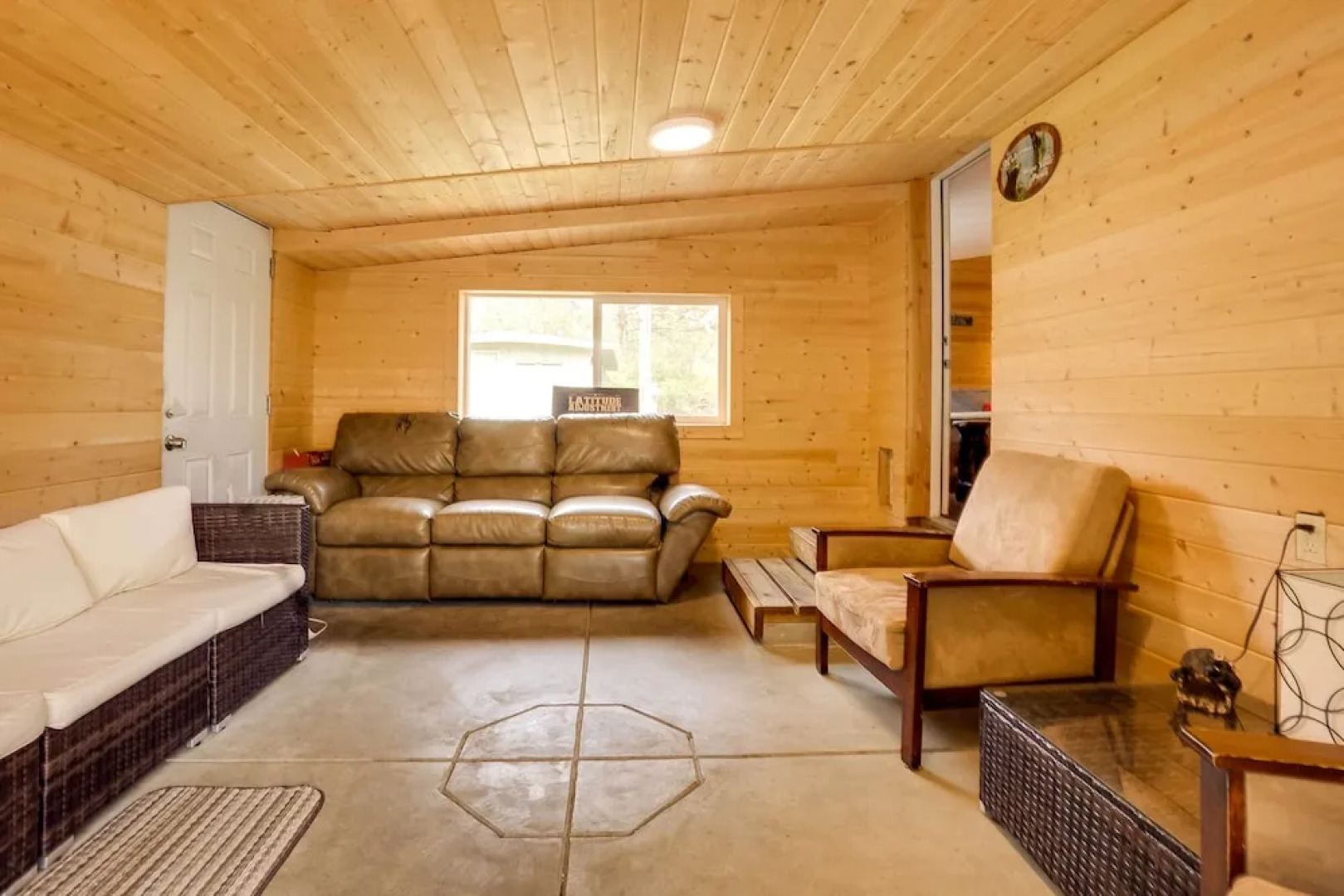 Brookings Home w/ Deck, 1/2 Mi to Harris Beach!