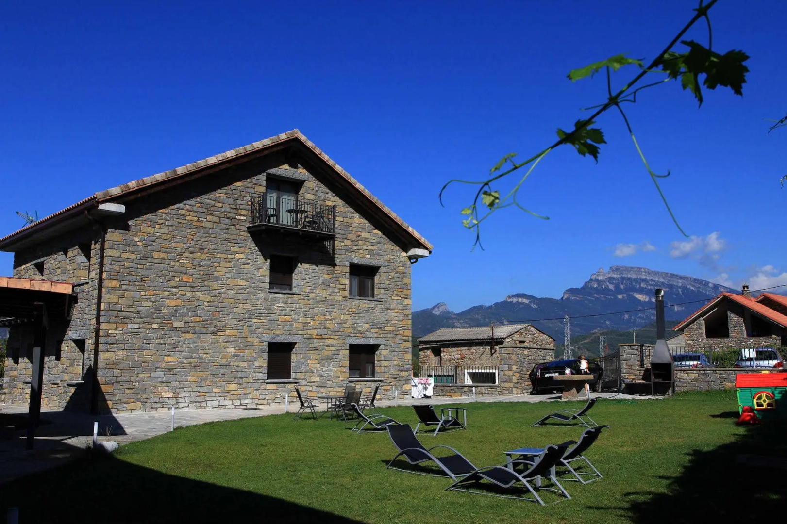 Puerta de Ordesa Garden