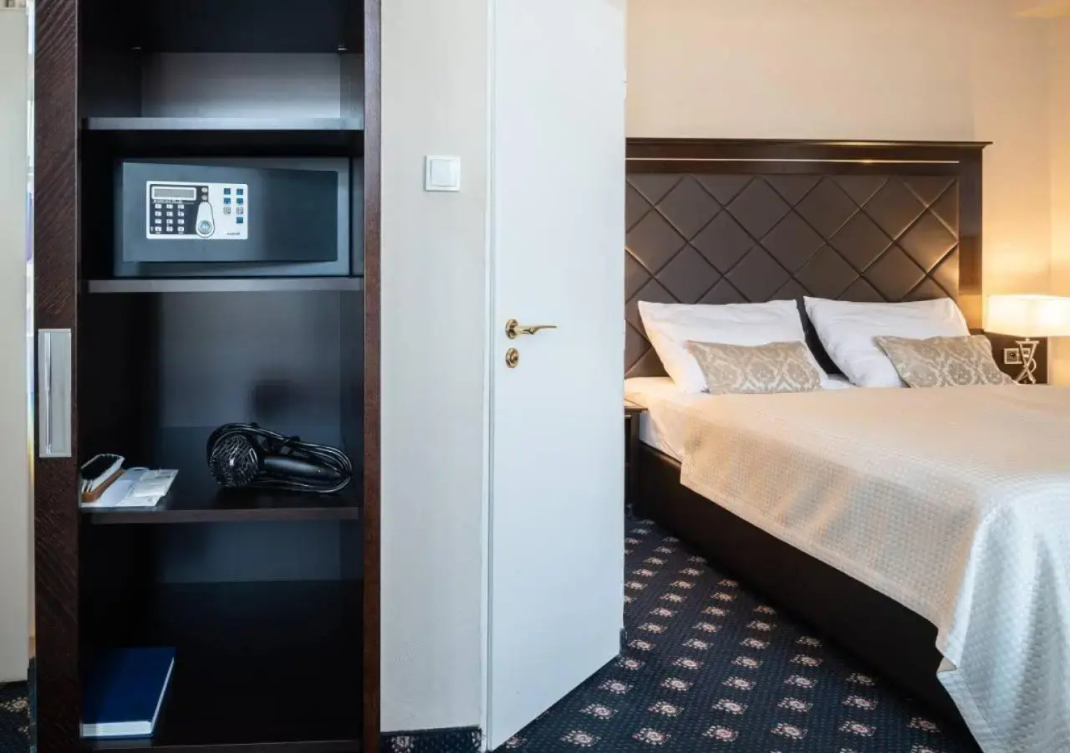 Pytloun Old Armoury Hotel Prague