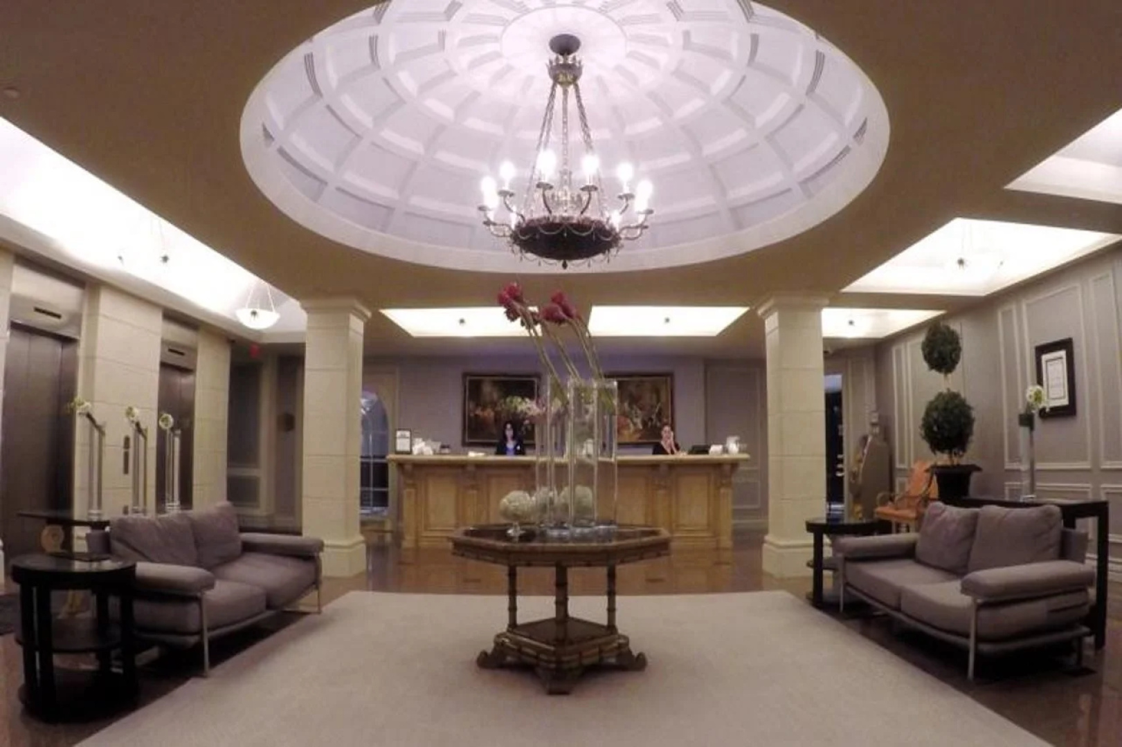Grand Hotel & Suites