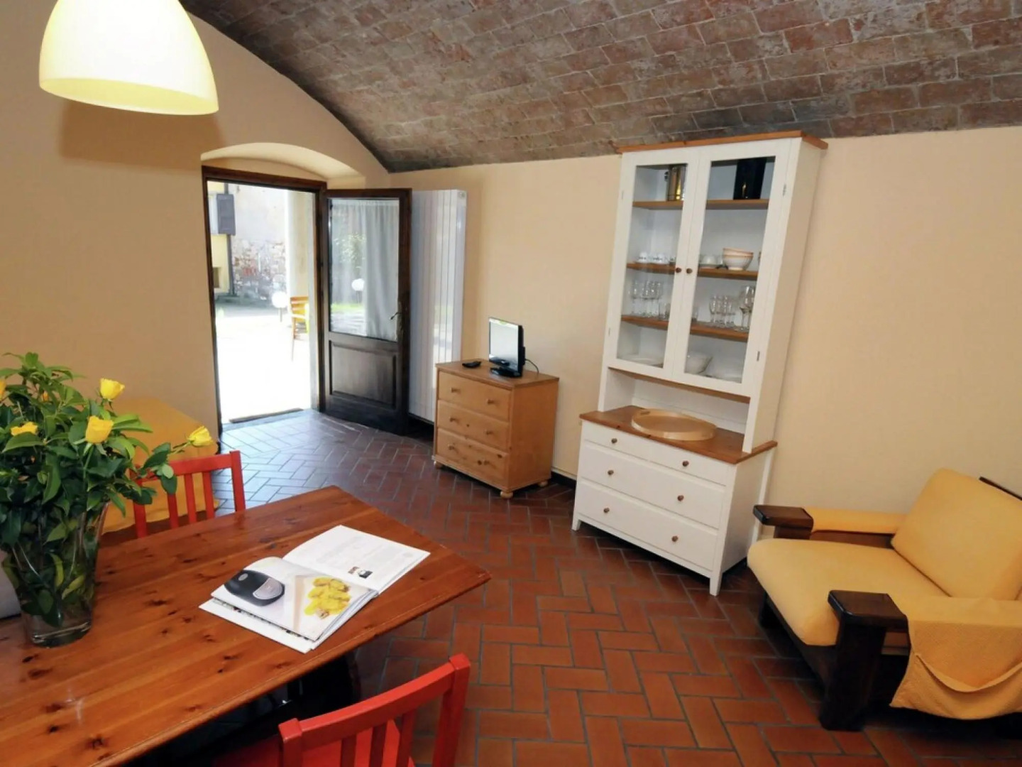 Modern Apartment in Monticelli Brusati with Pool