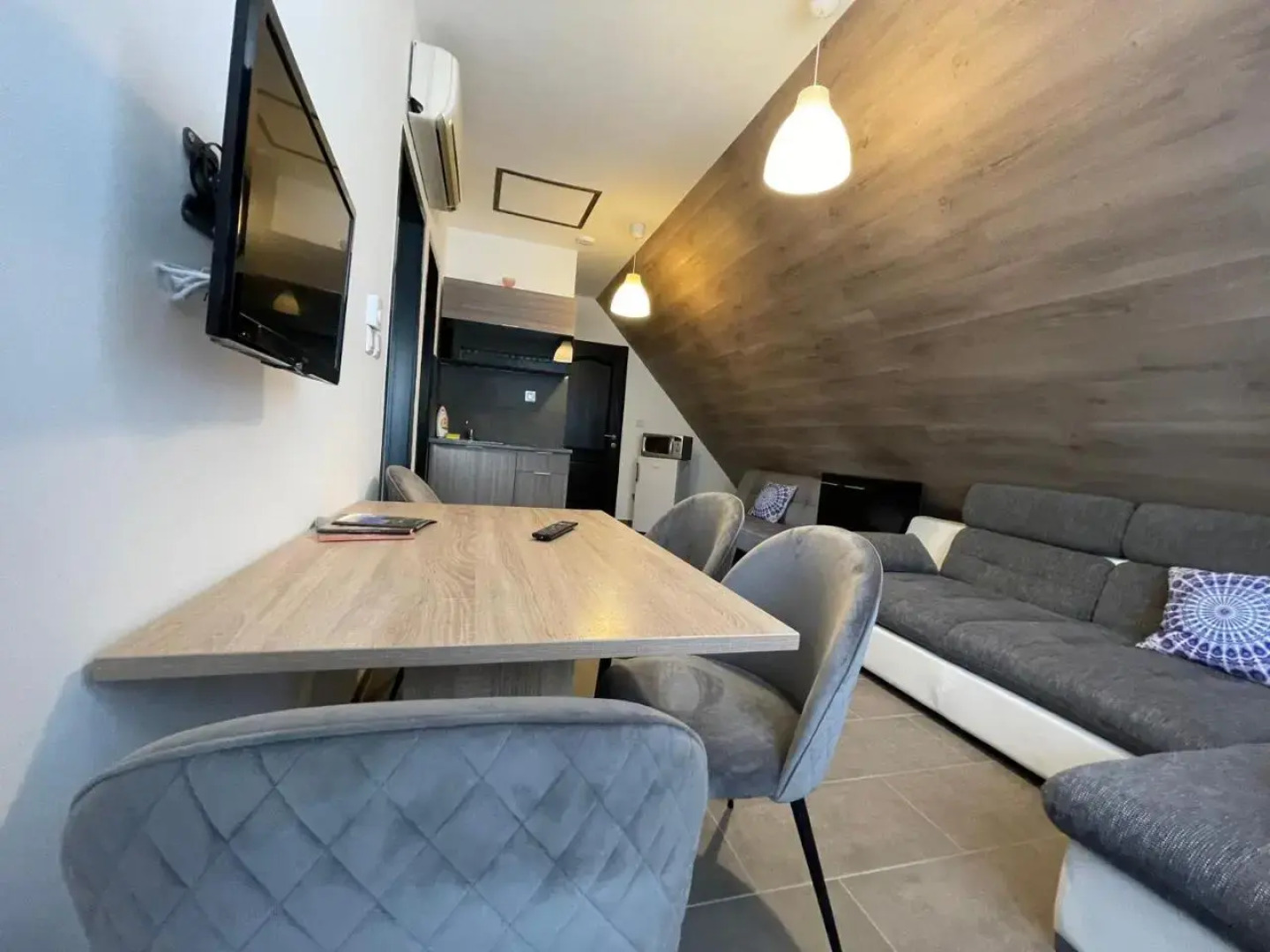 Smeraldo Kastely Szallo