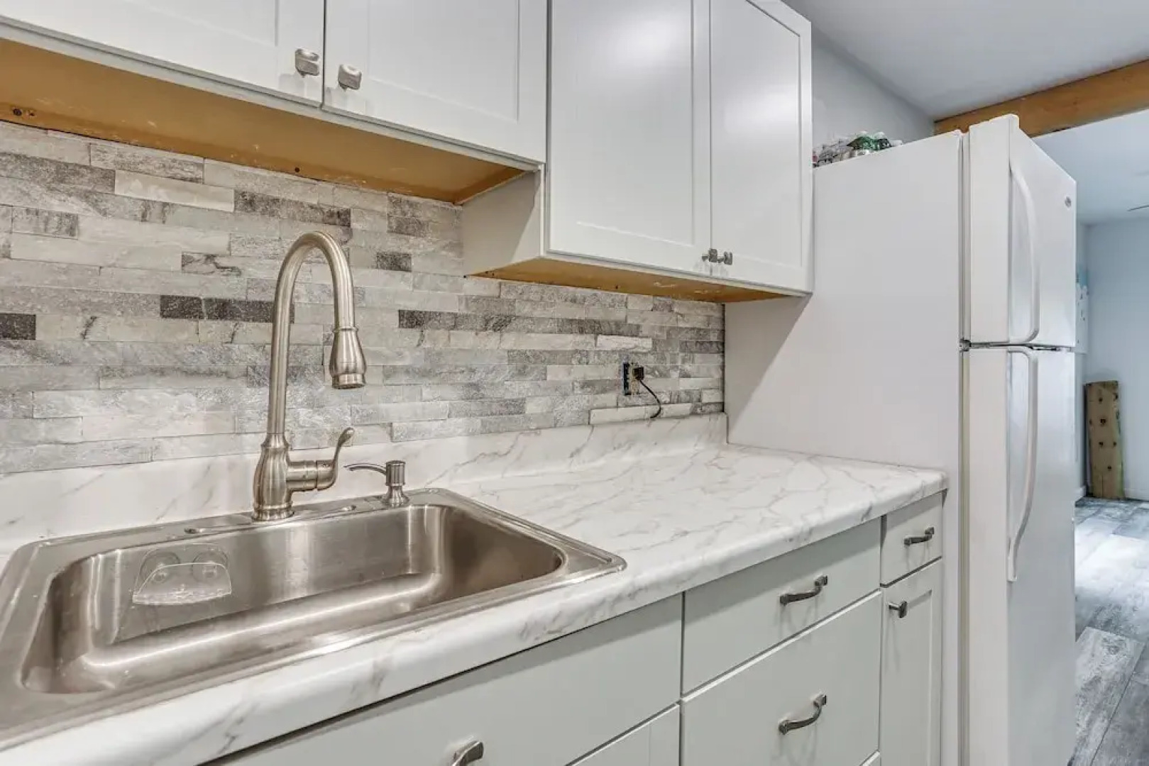 Screened Porch & Deck: Pet-friendly Poconos Escape