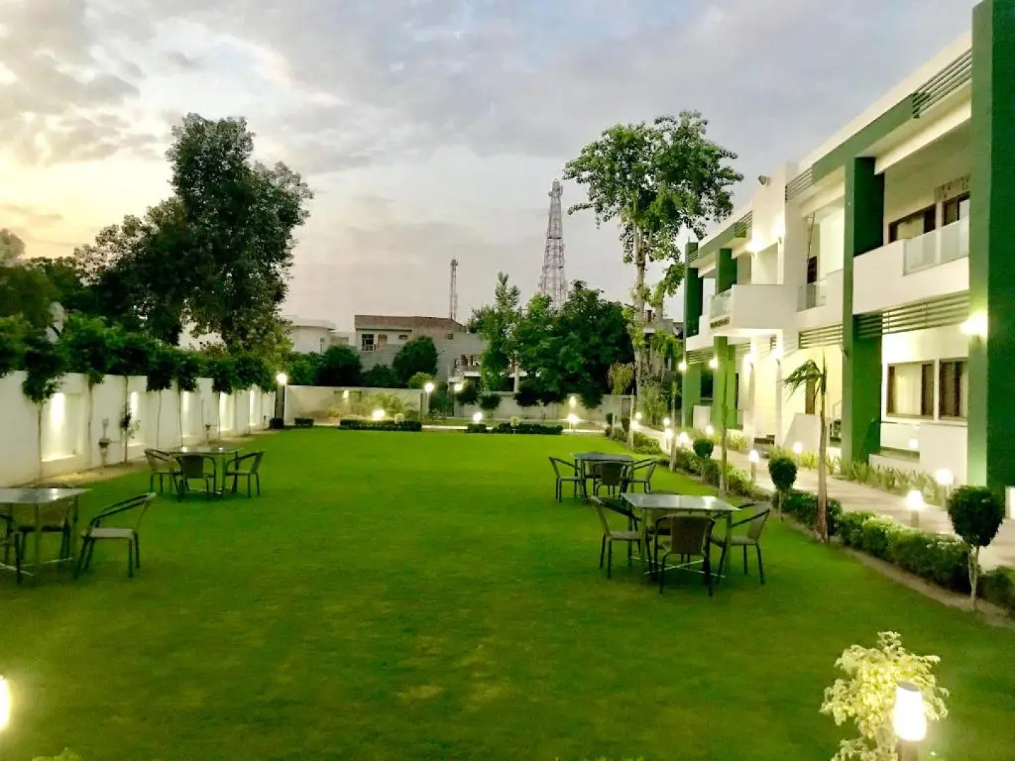 Hotel Whistling Greens