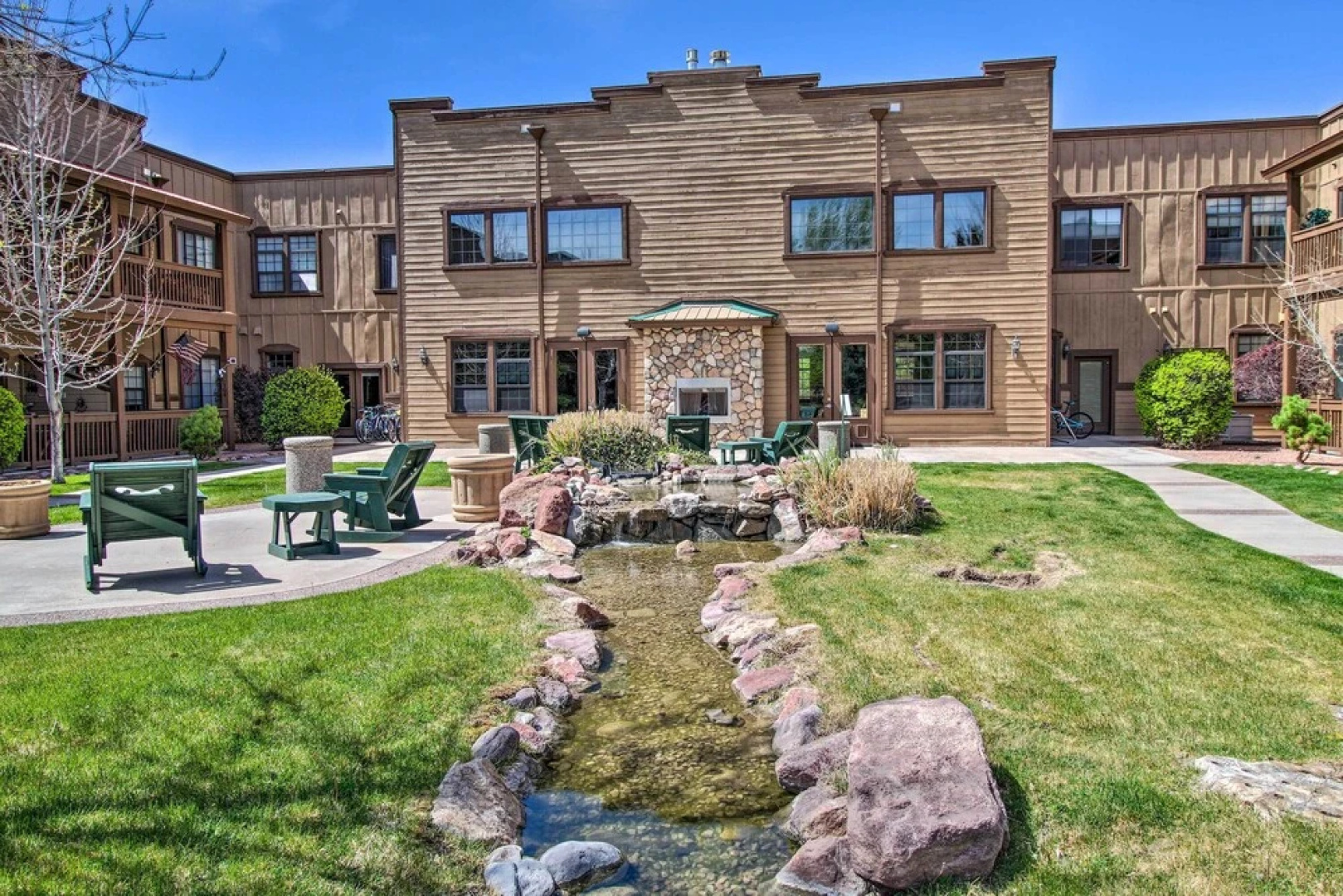 Pet-friendly Overgaard Condo: Porch & Lake Access