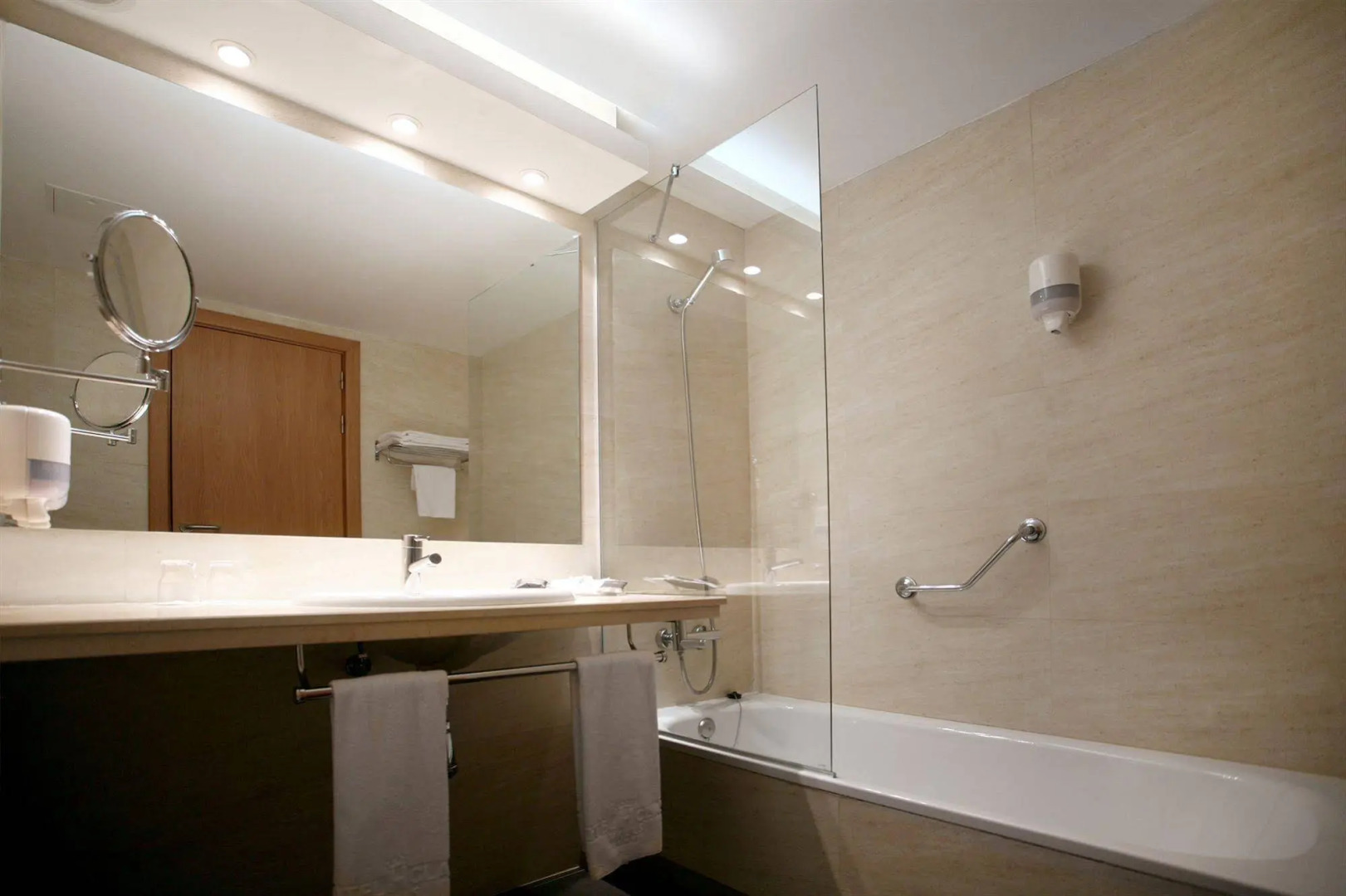 Отель B&B Hotel Tarragona Valls