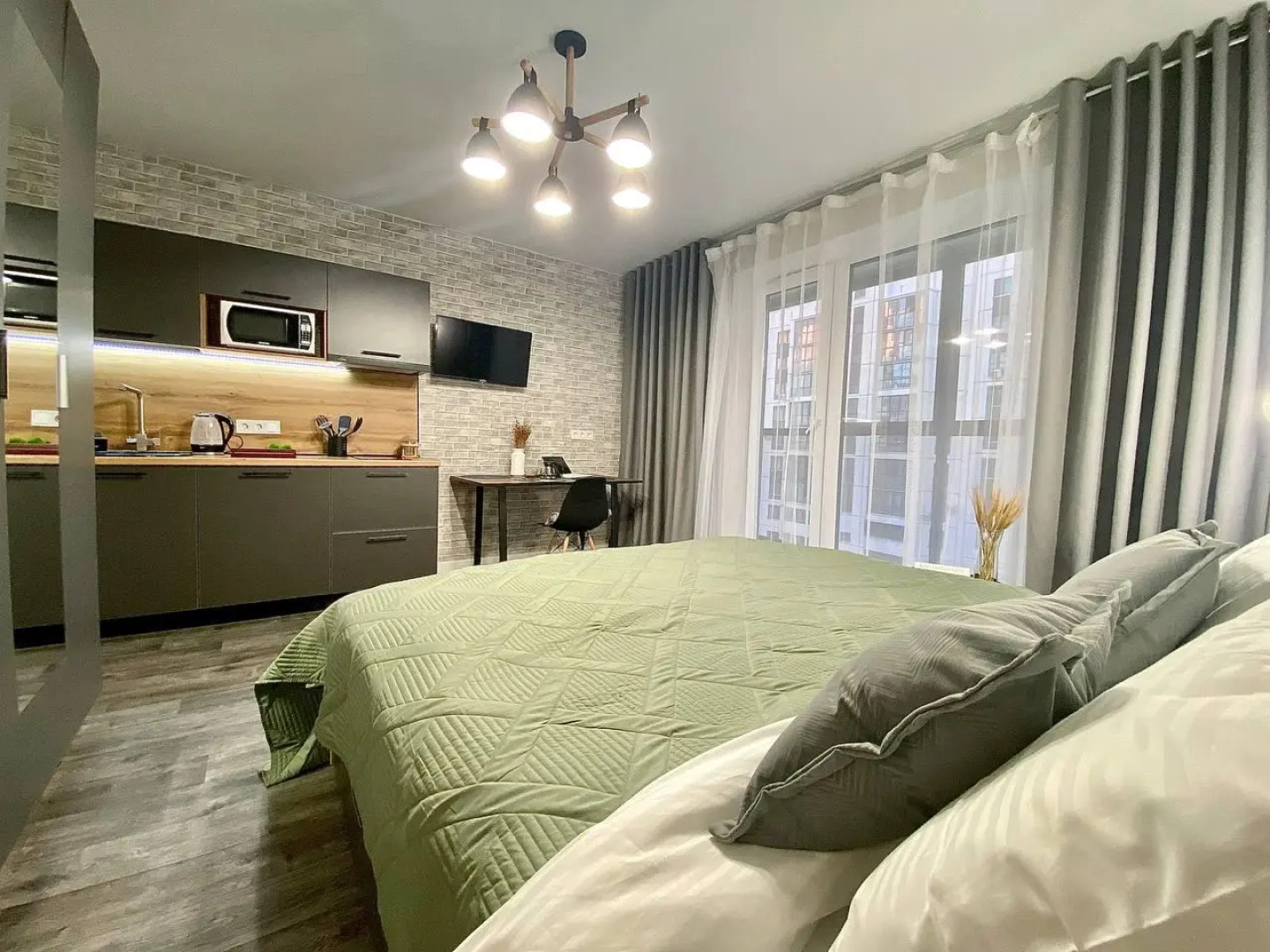 Поделам студия у ЖД вокзала