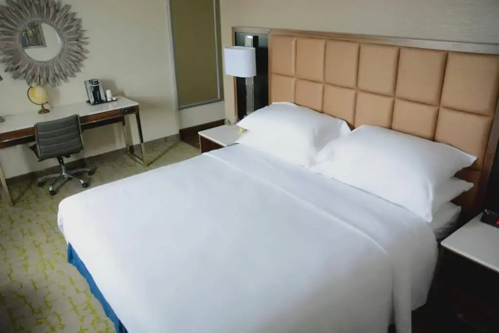 Pullman Plaza Hotel