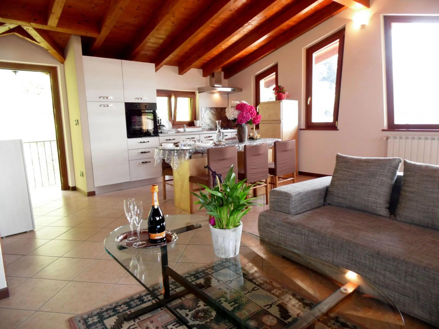 Apartment in 2-floor villa with swimming pool, equipped garden and lake view