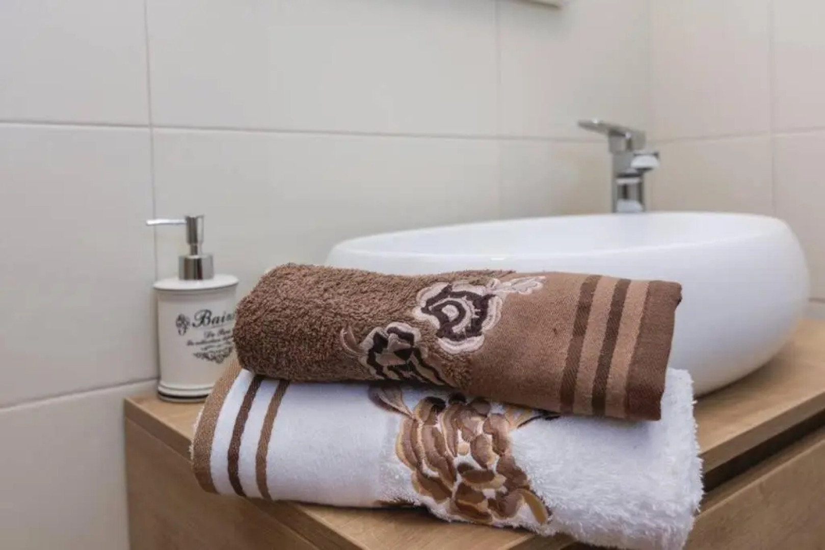 Lux stone house with pool, jacuzzi, sauna near beach