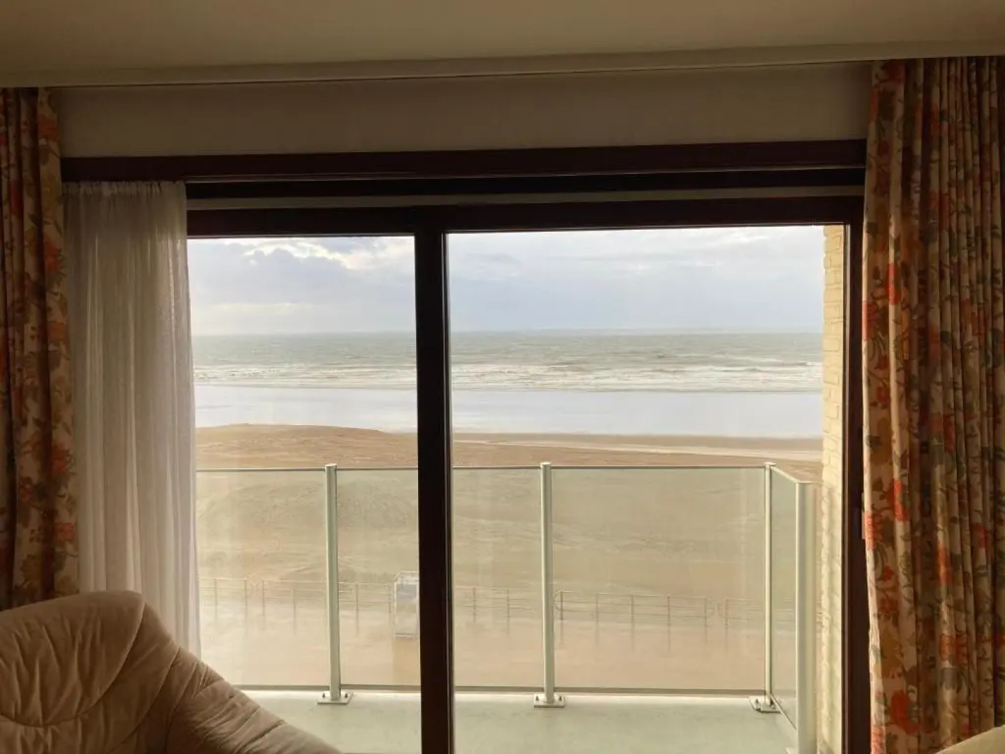 Ruim appartement met zeezicht in Westende