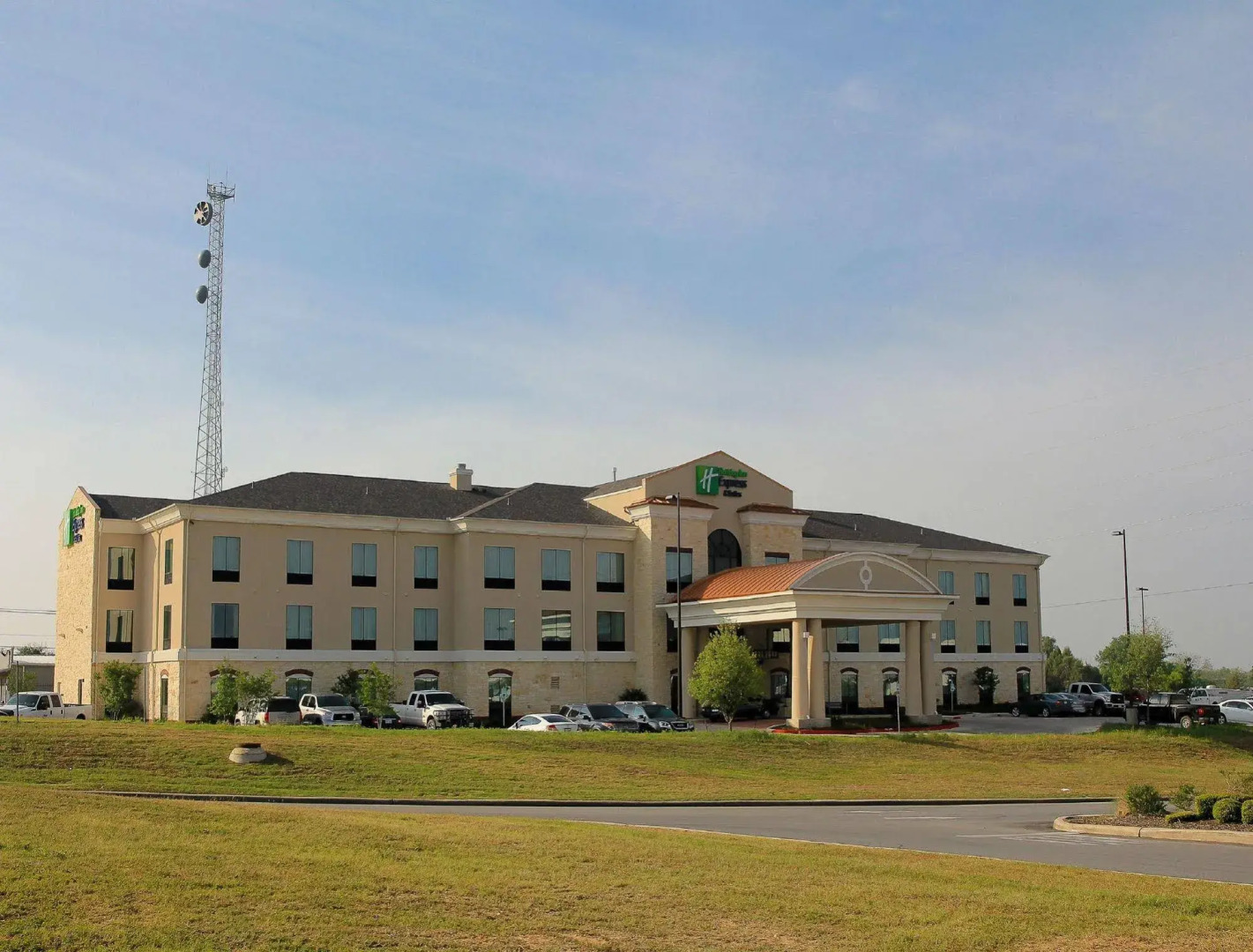 Holiday Inn Express & Suites Floresville by IHG