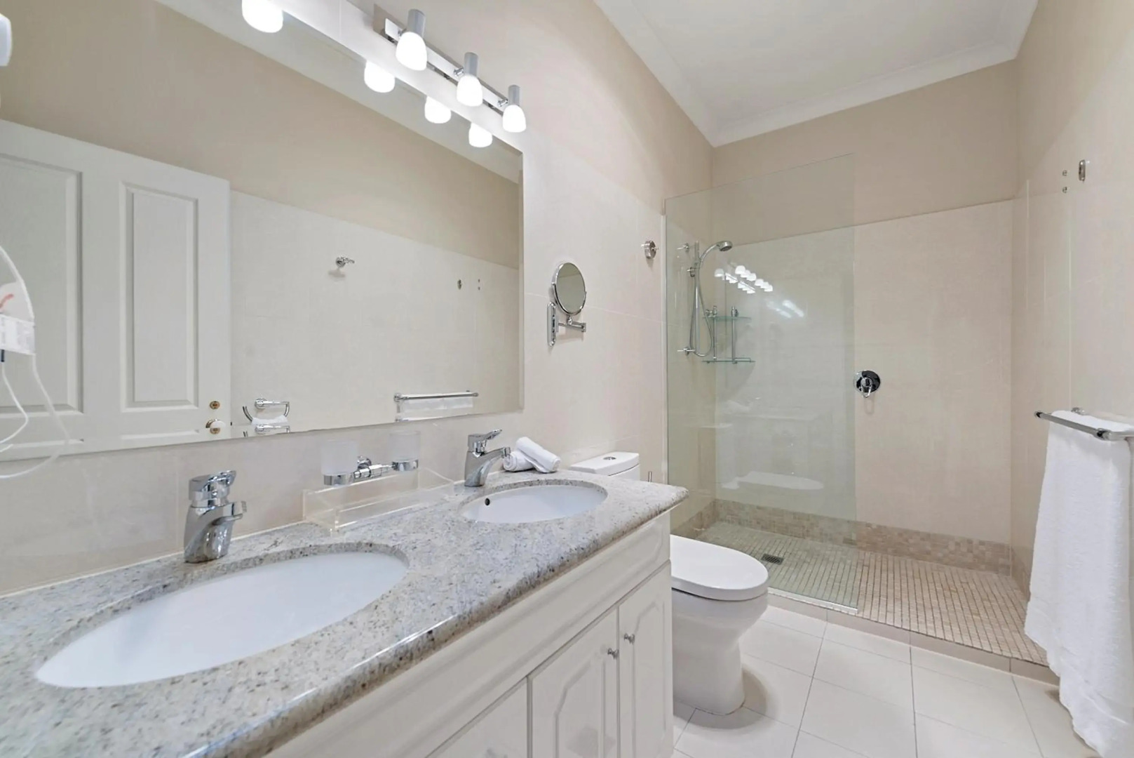 Clarion Hotel City Park Grand