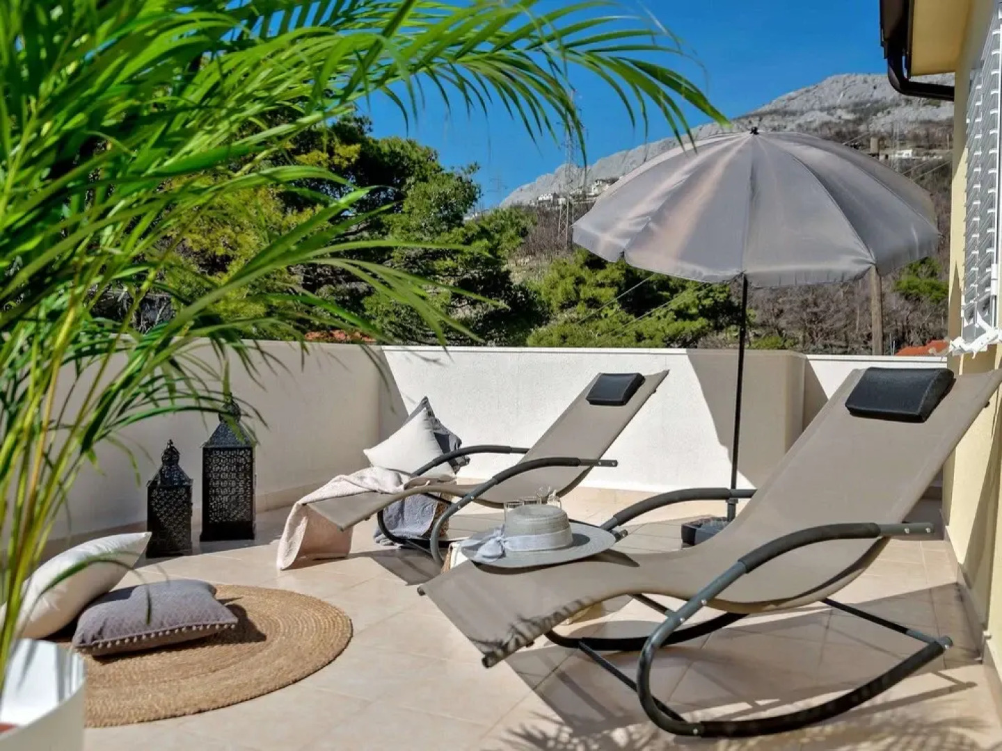 Luxury Villa Lelu With Heated Saltwater Pool, Parking, High Speed Internet, Bbq, el. car Charge T2