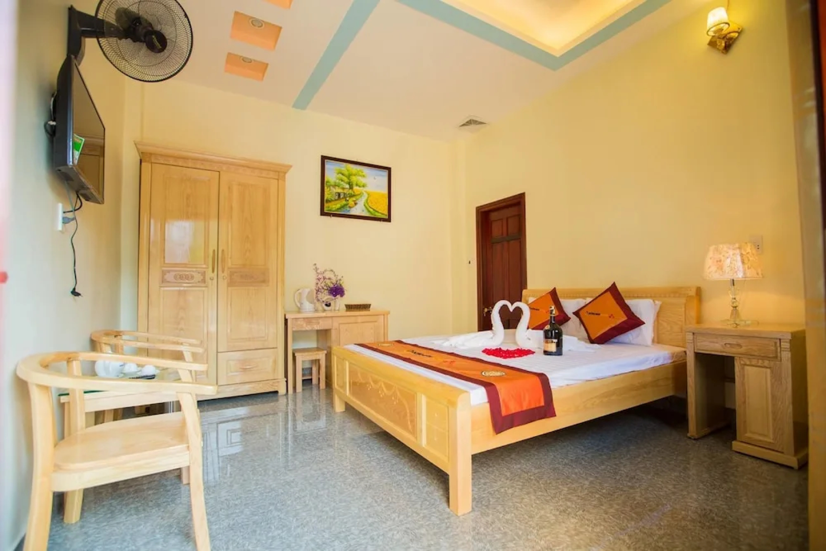 Dong Den Hotel