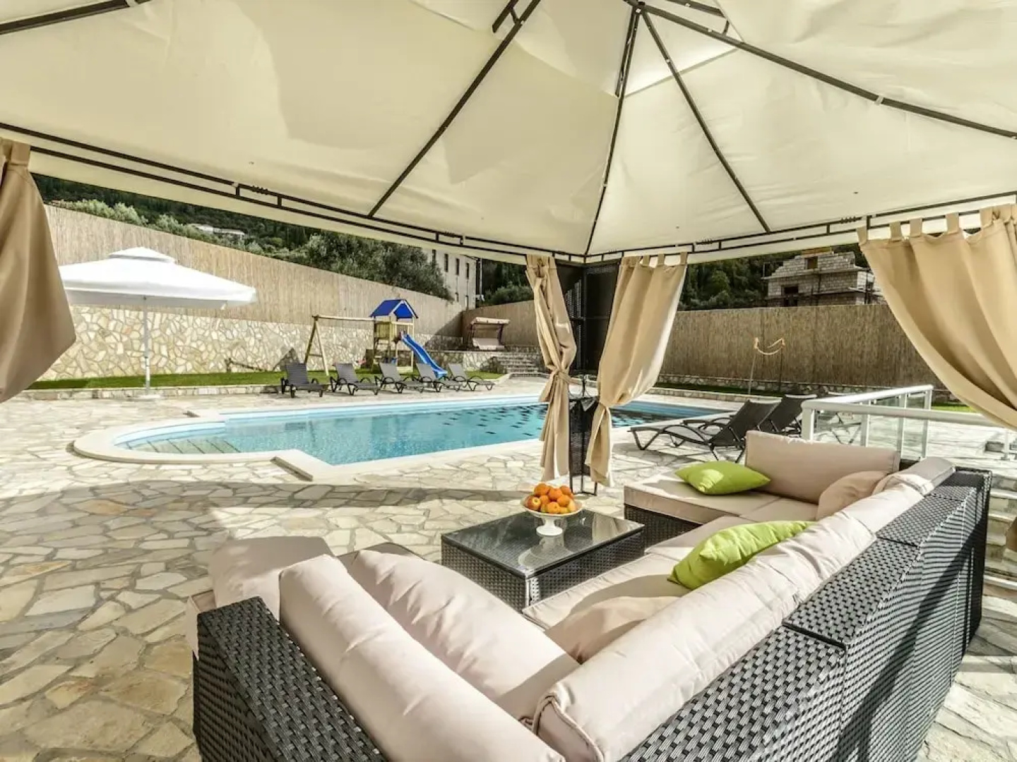 Villa Pave - Six-bedroom Villa With Terrace and Swimming Pool
