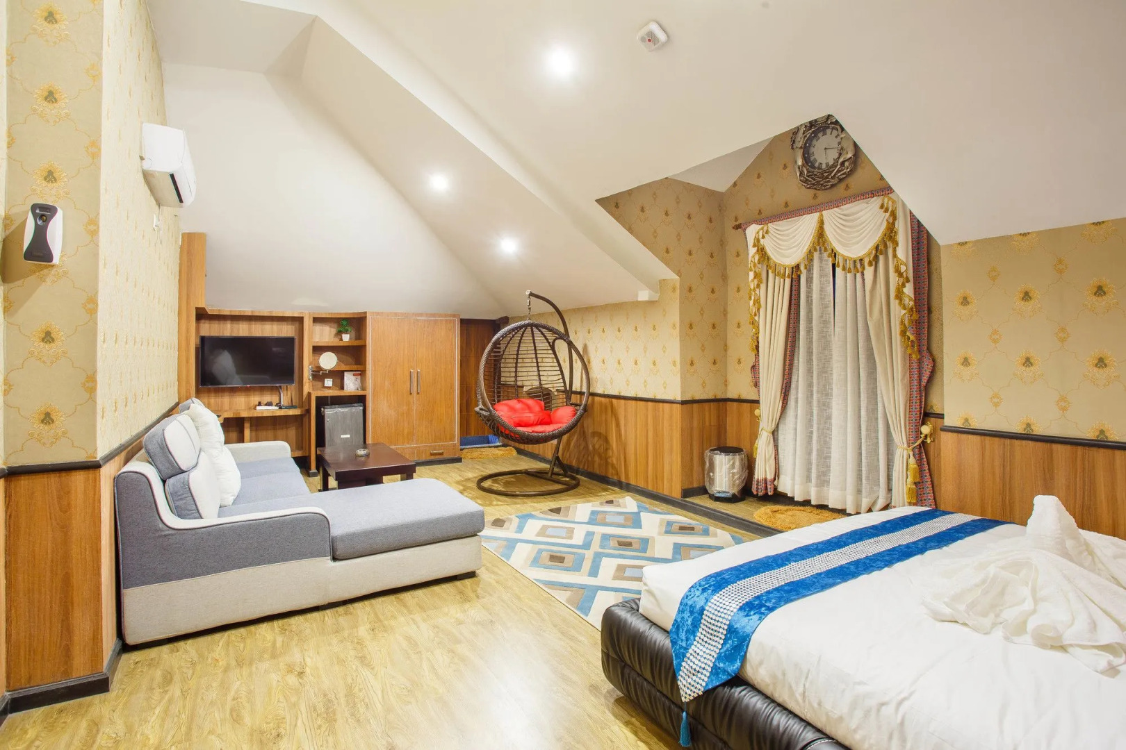 Royal Empire Boutique Hotel