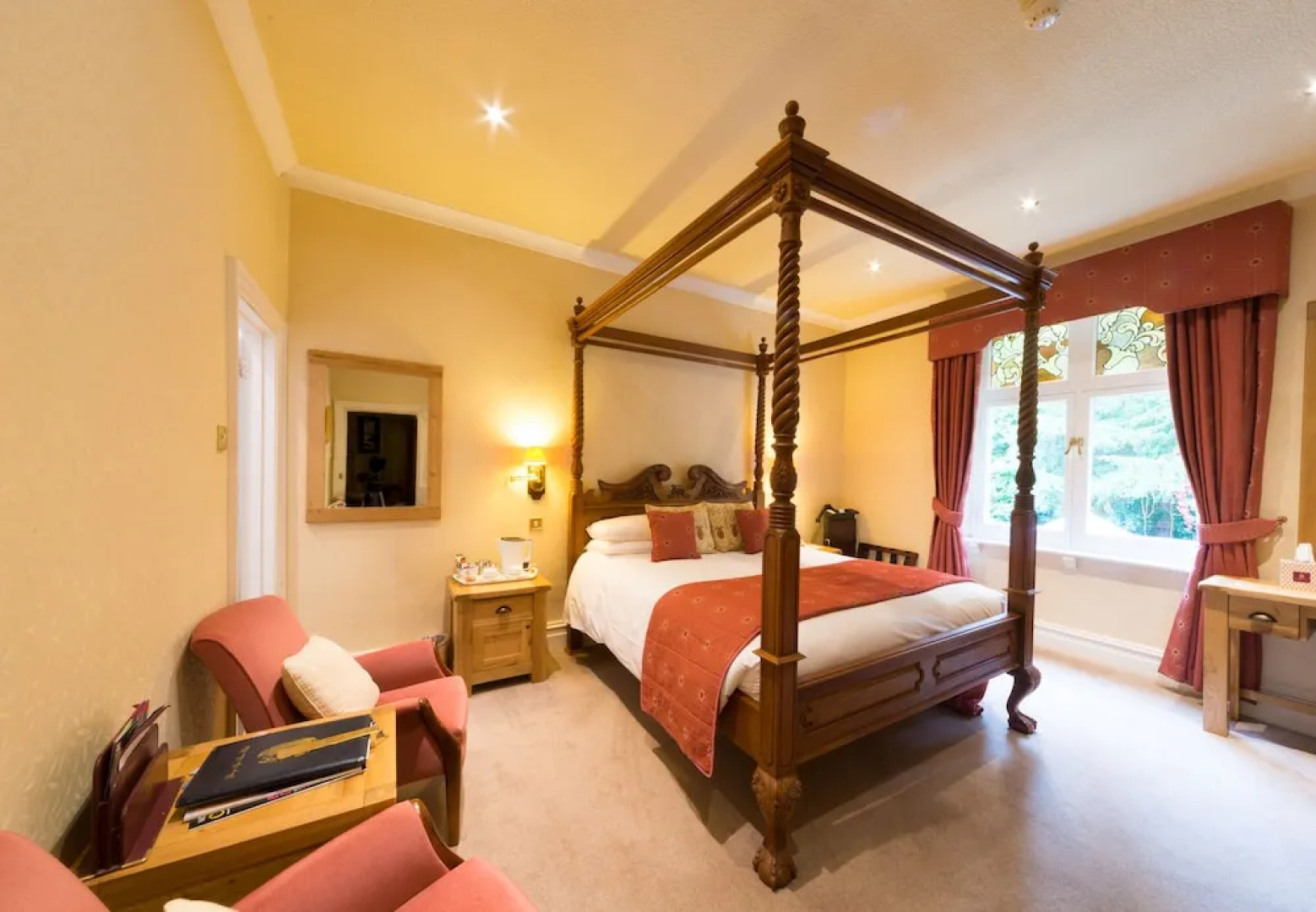 The Glen Yr Afon House Hotel