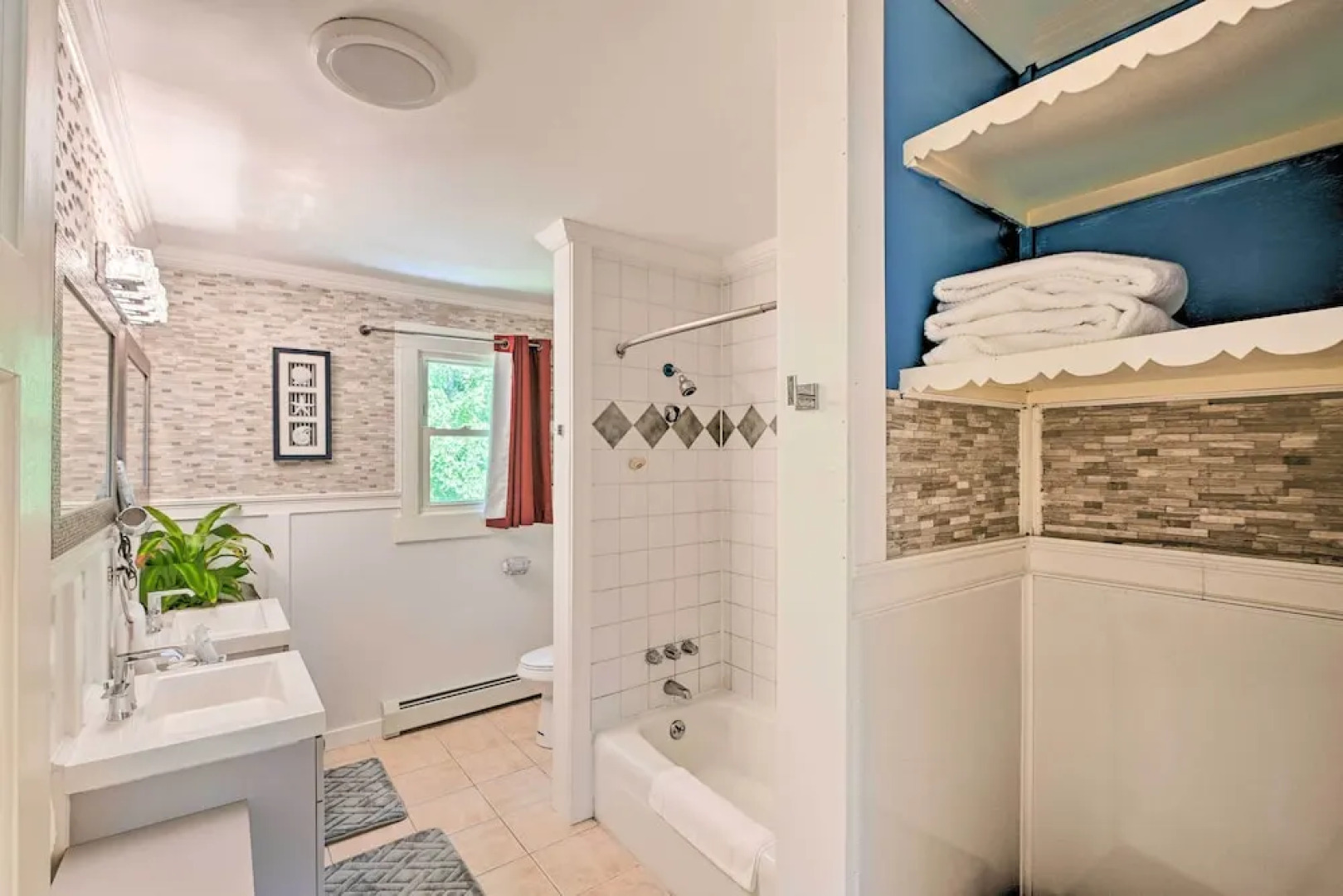 Cute Ellsworth Home w/ Deck, 16 Mi to Acadia!