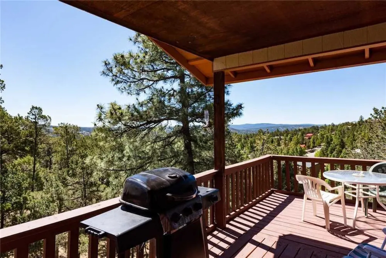 2 Sisters Mountain Home - Three Bedroom Cabin with Hot Tub