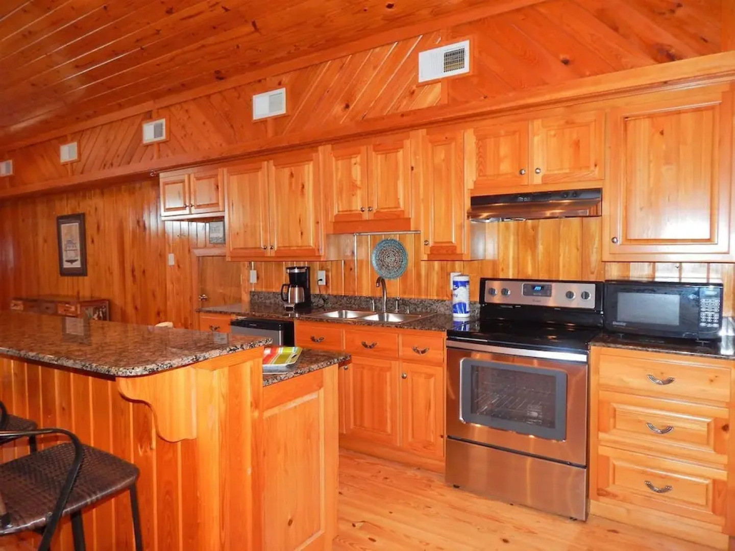 015 Red Roof Inn 4 Bedrooms 4 Bathrooms Home