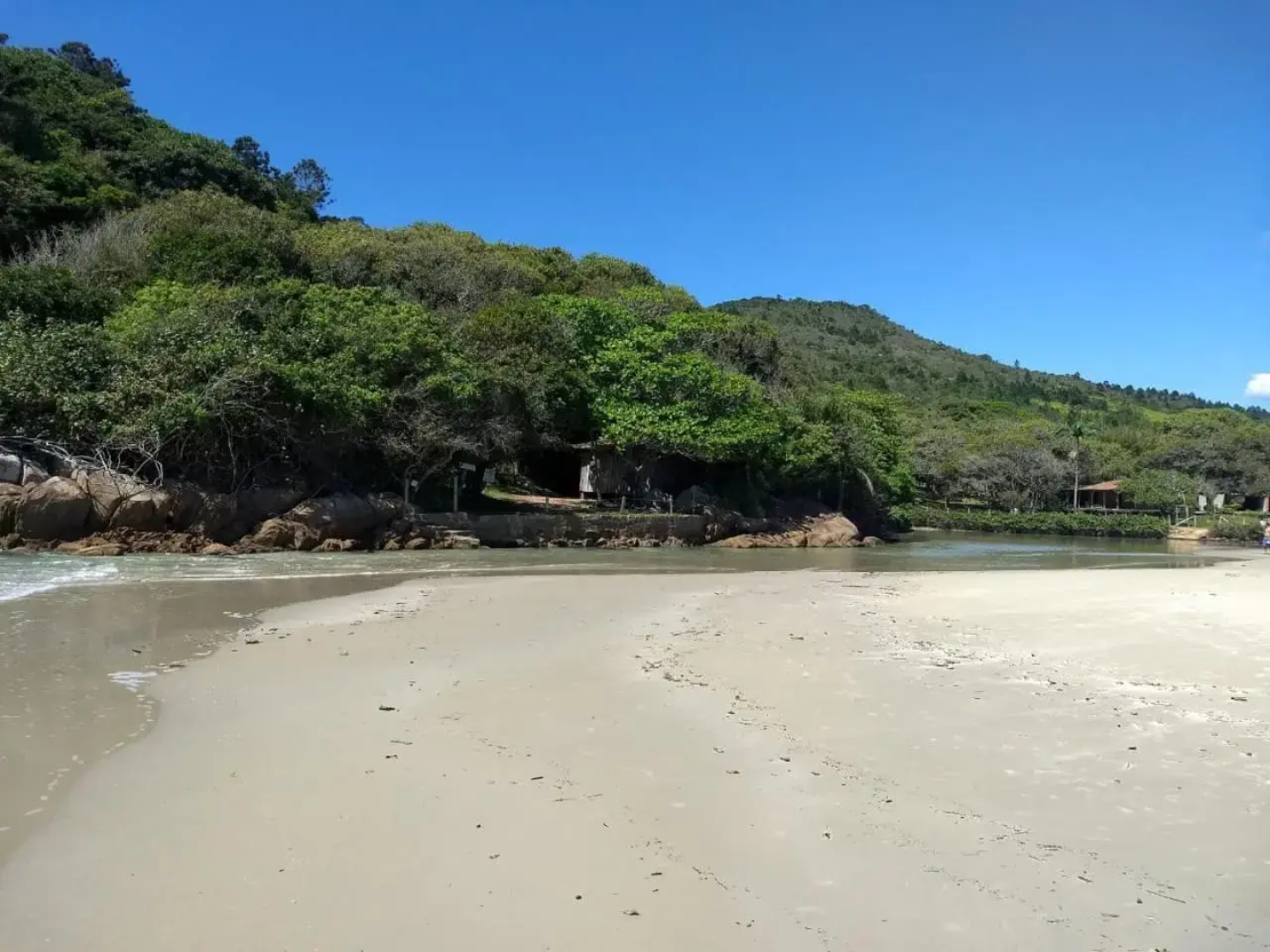 Apto novo há 250 mts da praia