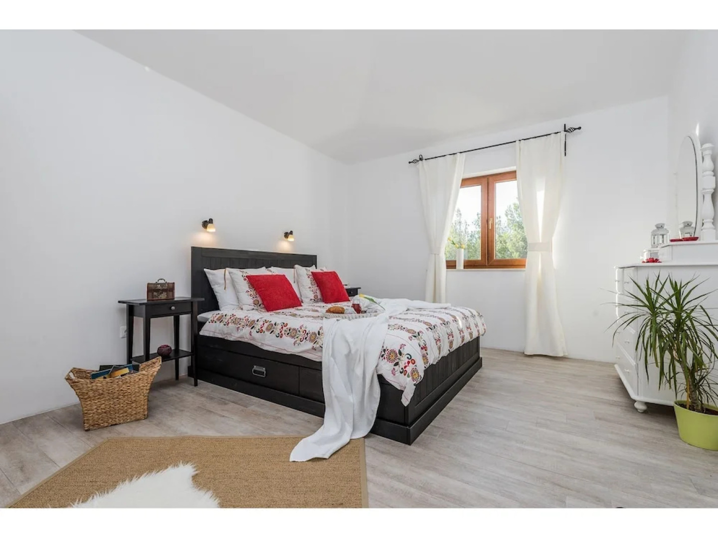 Villa More With Pool and Garden