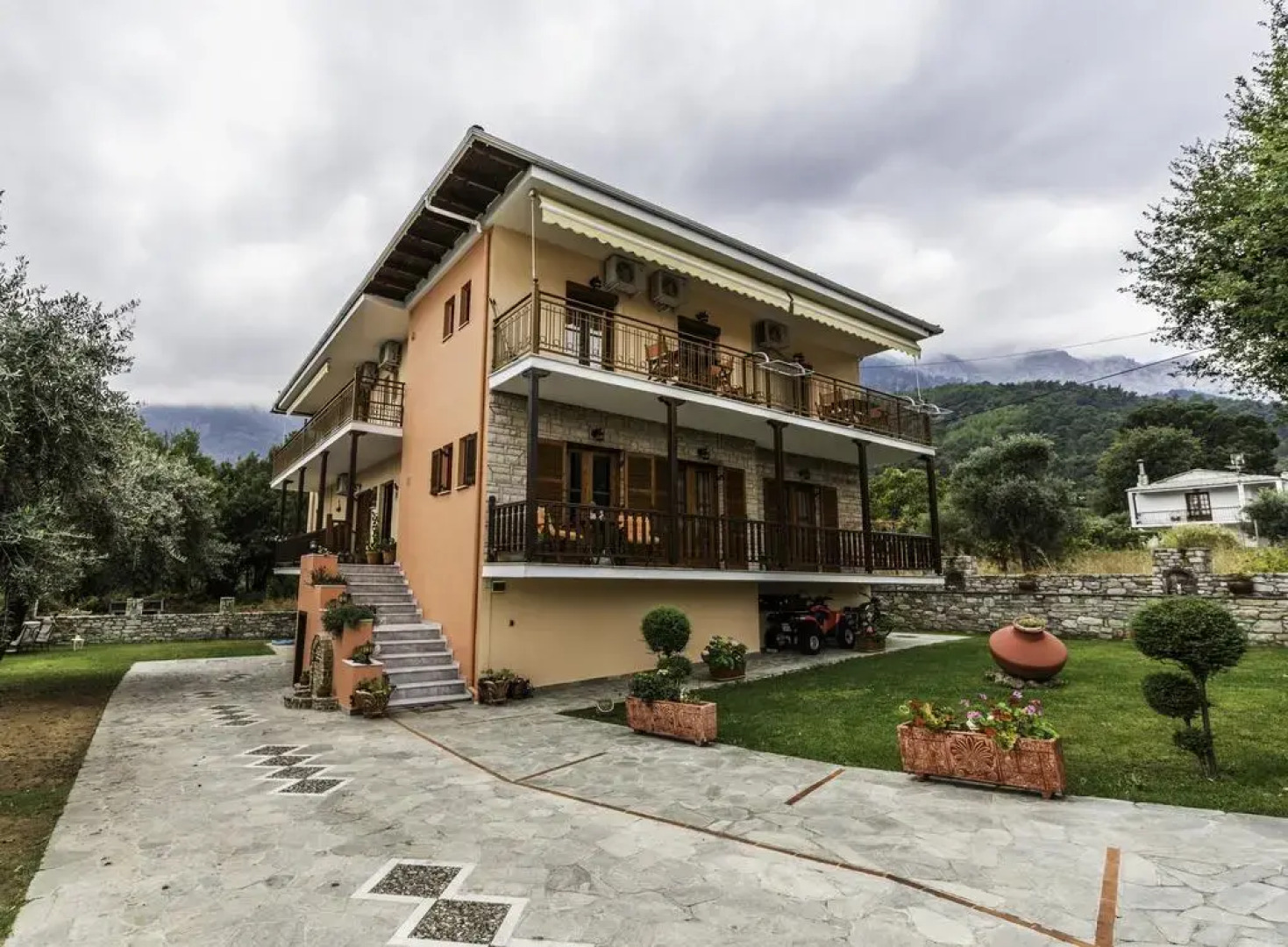 Dryades Apartments & Studios