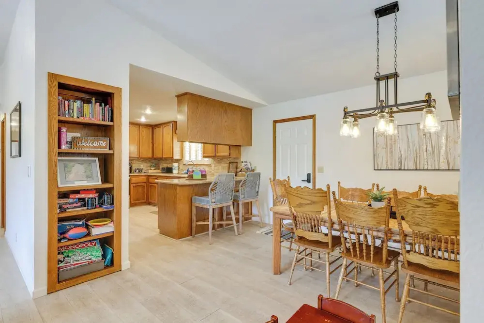 Hikers Escape Home Near Beach, Golf & Yosemite