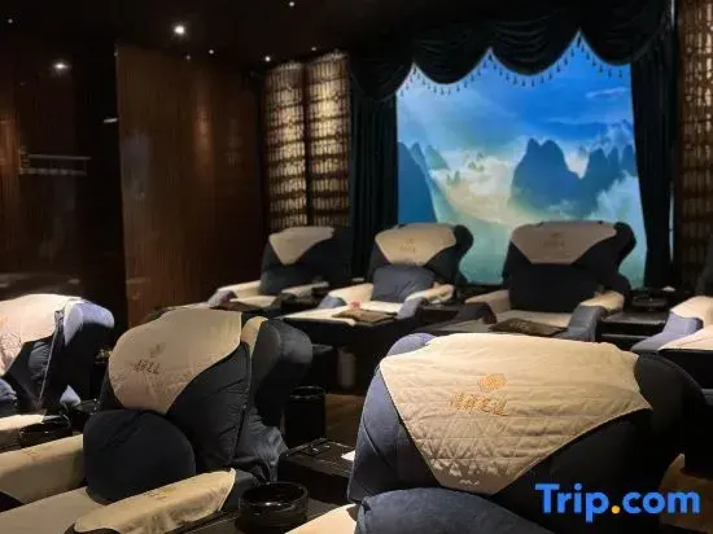 Qunhao Hotel (Guigang Sports Center Store)