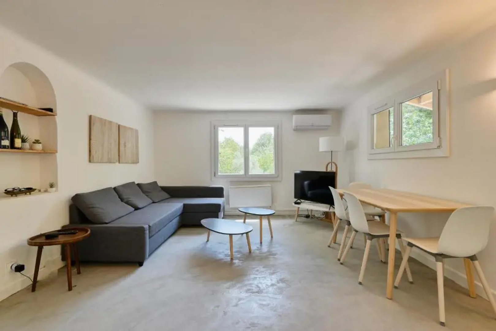 Spacious apartment in a villa with terrace and garden in Ventabren