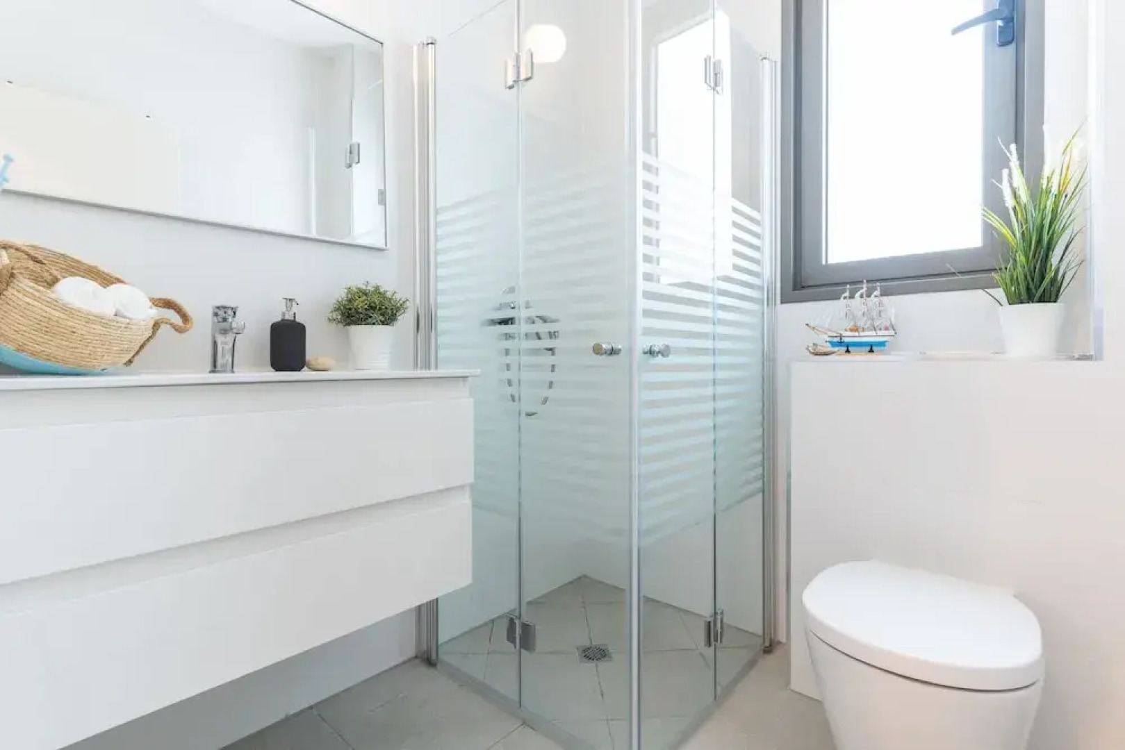 Stylish Seaside Escape with Balcony by Sea N' Rent