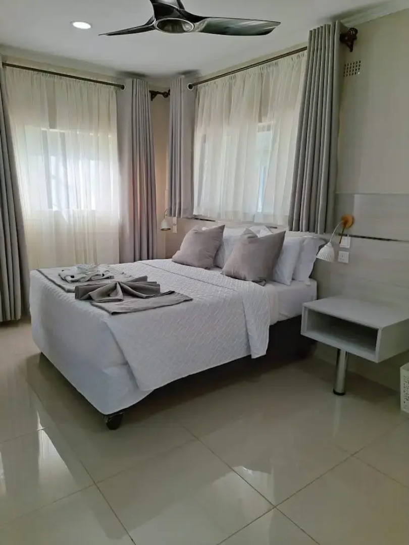 Modernly Furnished Standard Room With Queen bed - 2220
