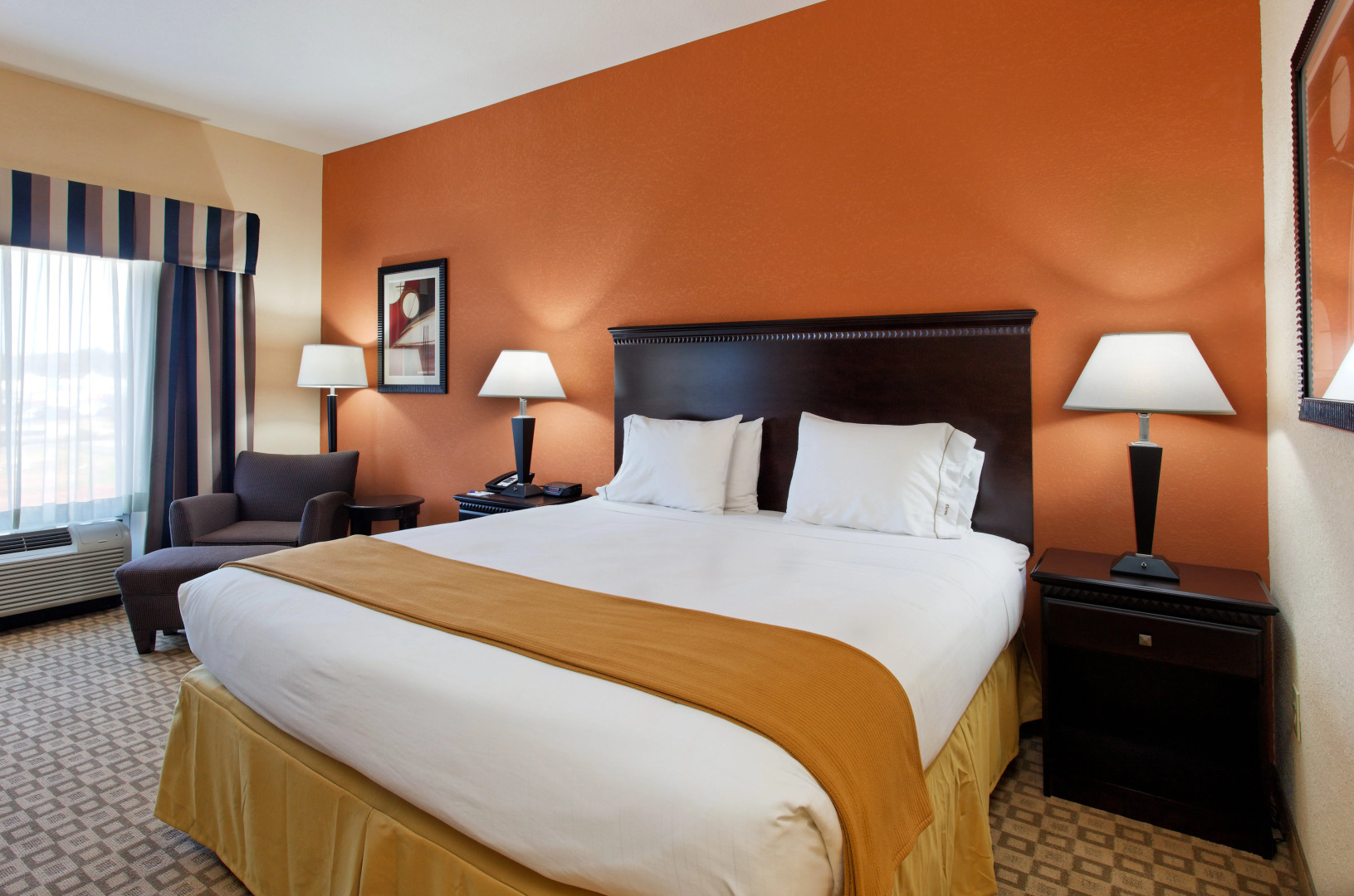 Holiday Inn Express Hotel & Suites Talladega by IHG