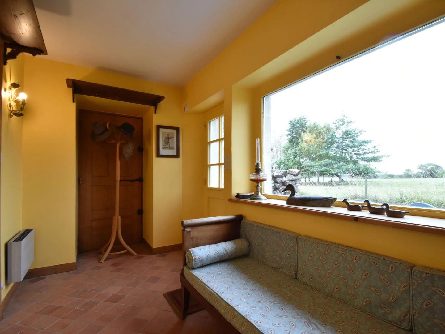 Beautiful Holiday Home with Courtyard in Appeville