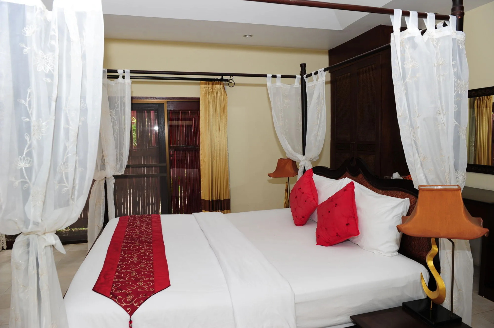 Villa Raya Private Pool Villas Resort