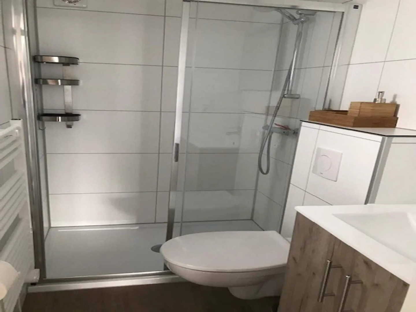 Well-kept chalet with air conditioning, on a holiday park, 1 km. from the beach