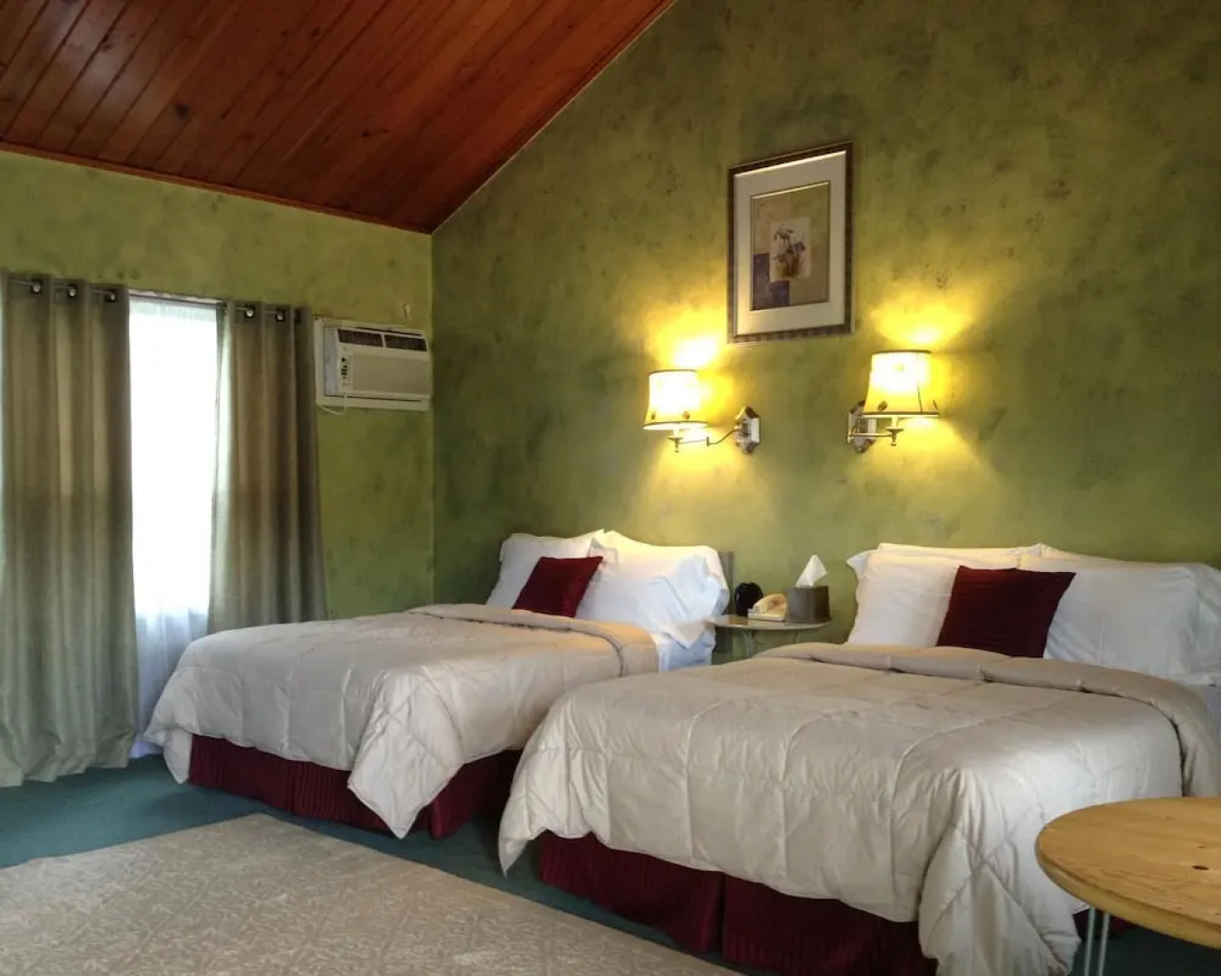 Vinehurst Inn And Suites