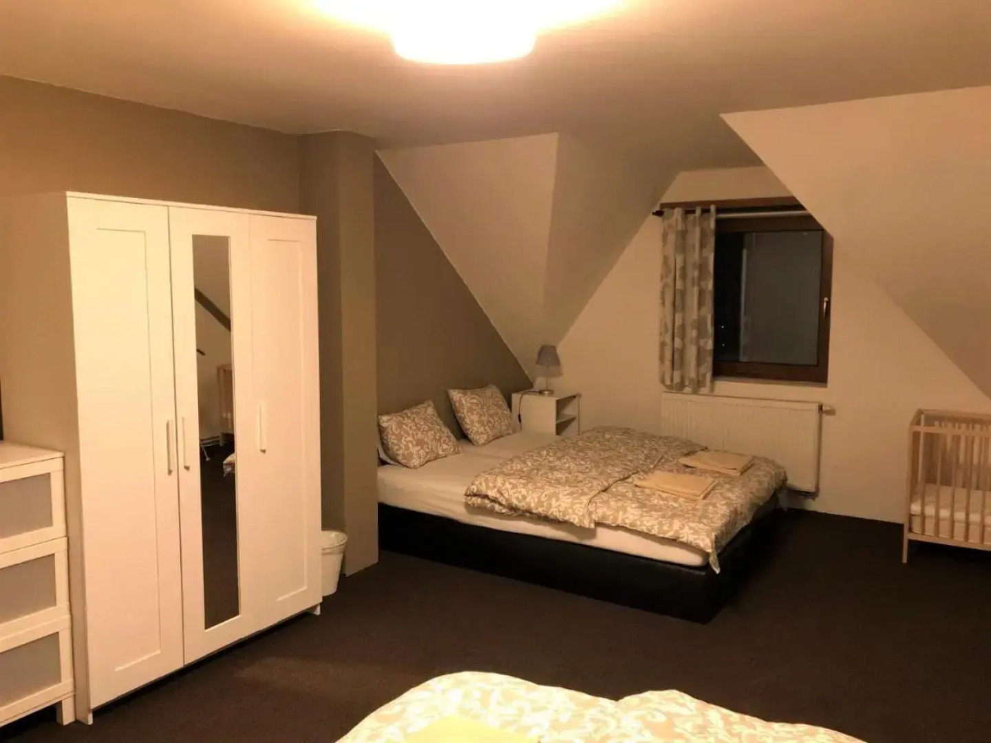 Sun & Snow Hollyhome